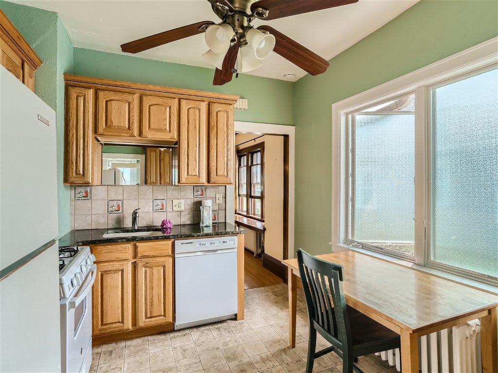 351 Grand Avenue W