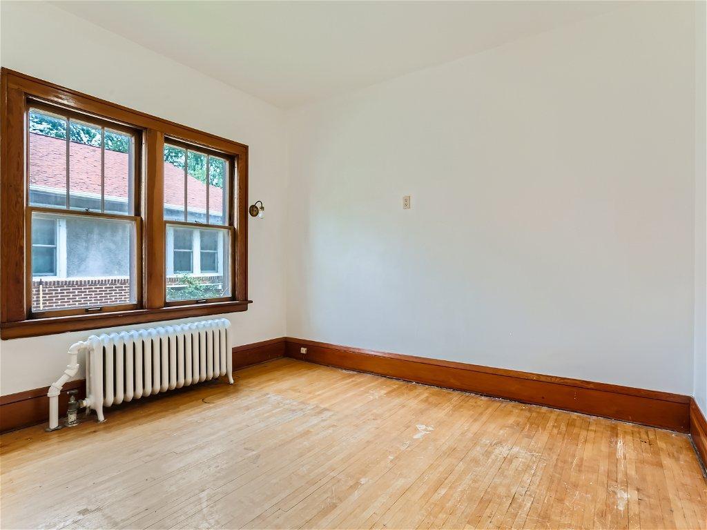 351 Grand Avenue W