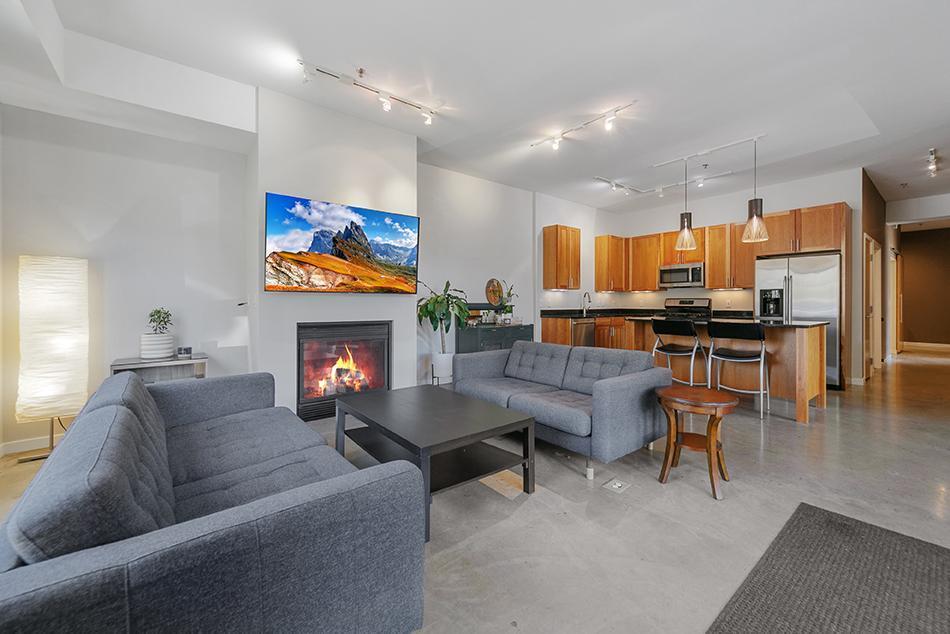 196 10th Street E Unit: 111