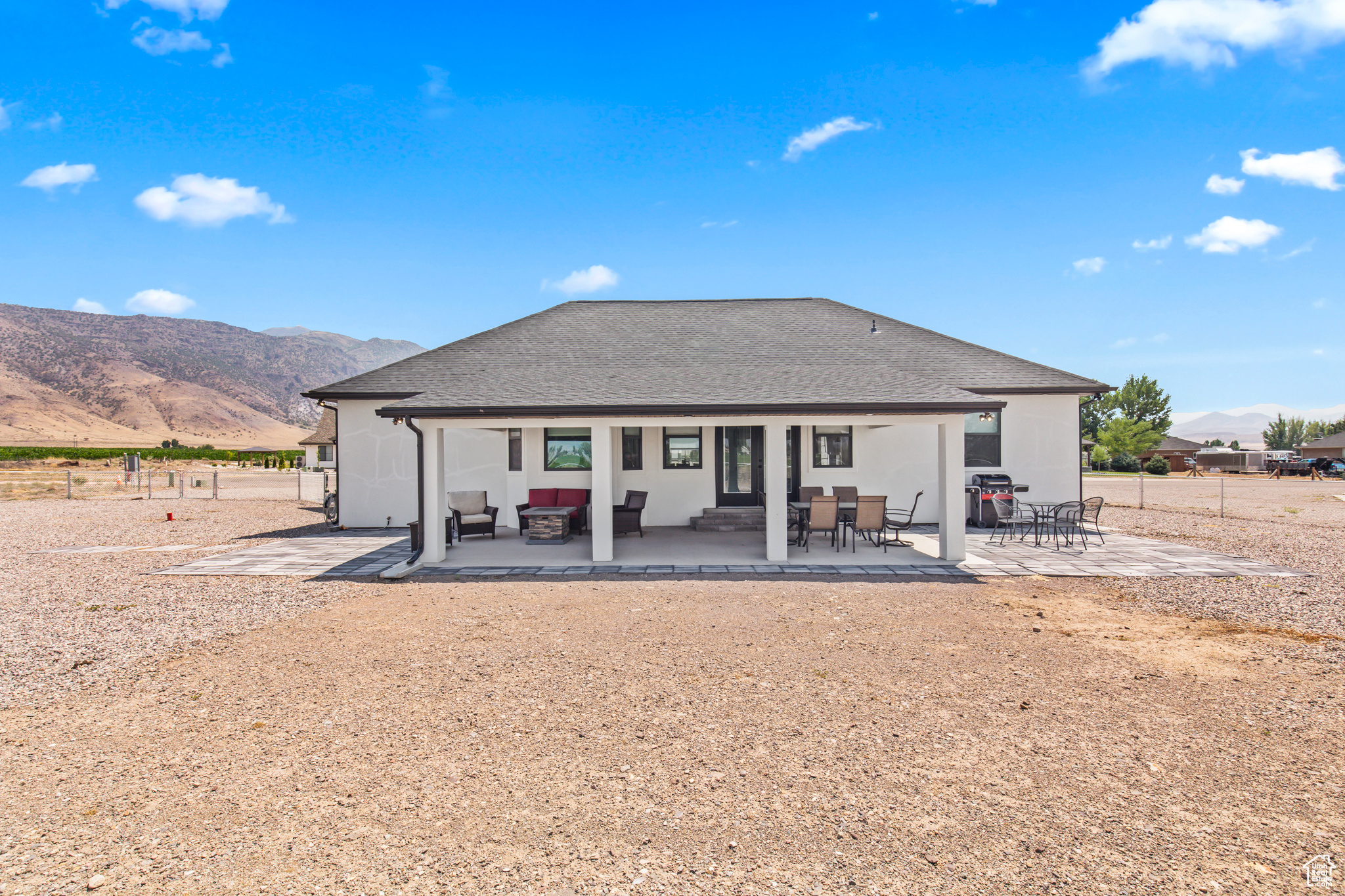 324 W LIZS WAY