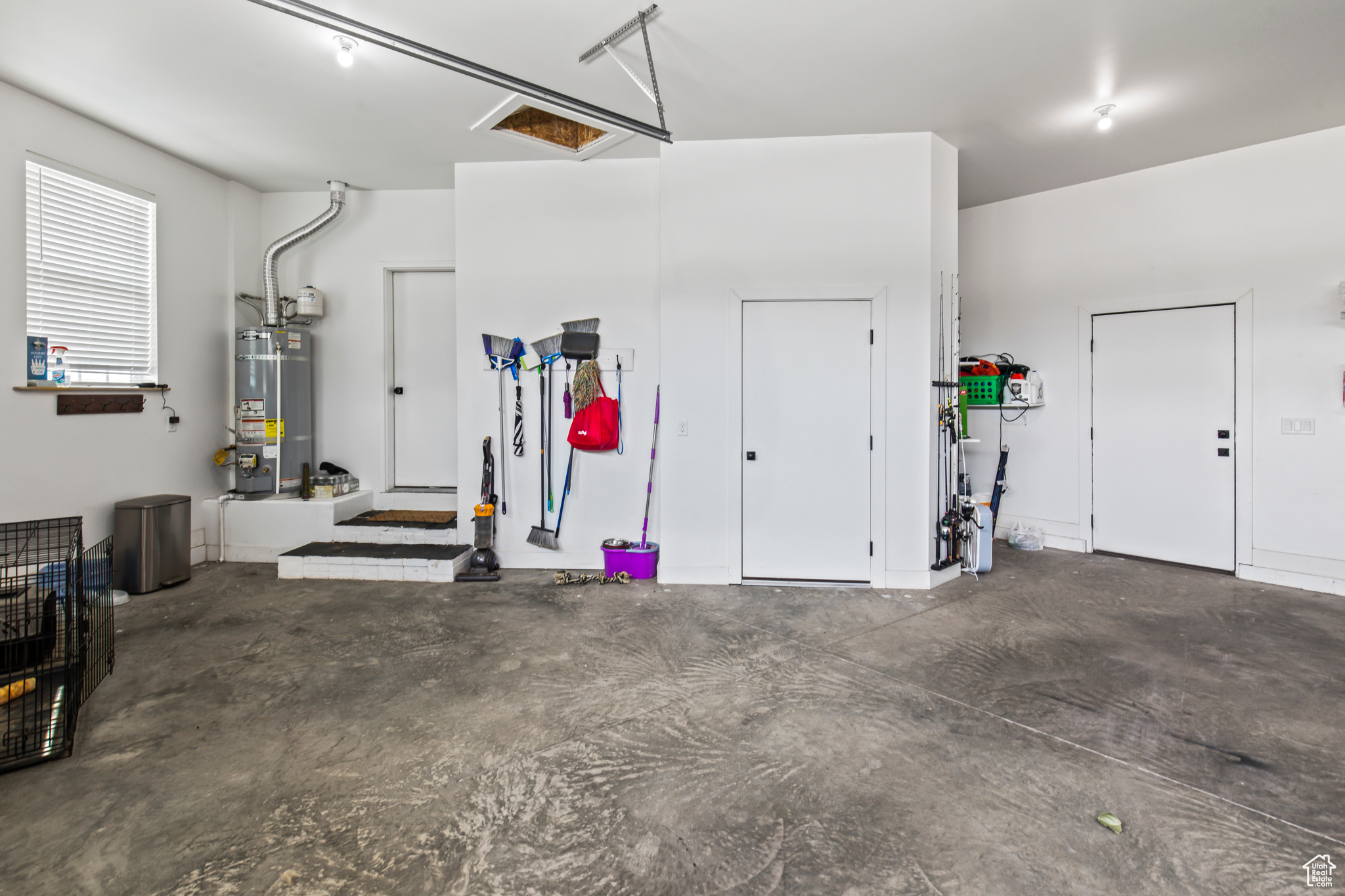 324 W LIZS WAY