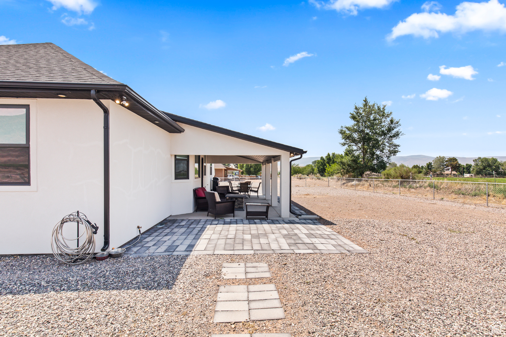 324 W LIZS WAY