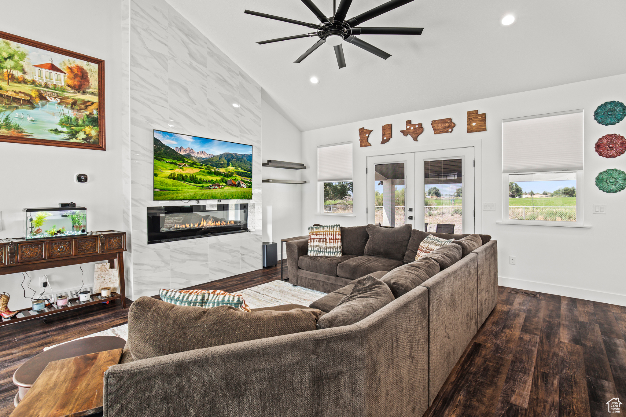324 W LIZS WAY