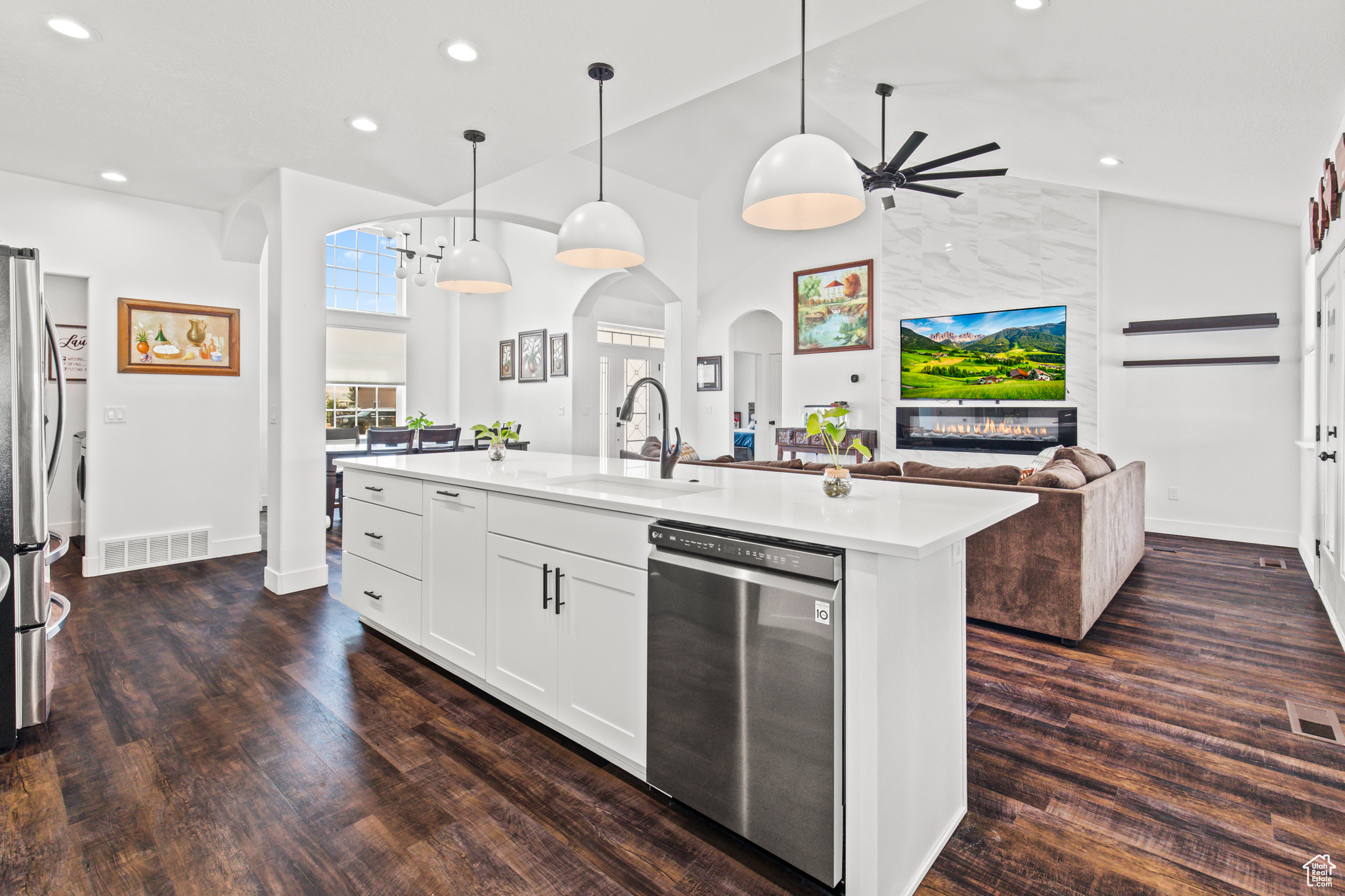 324 W LIZS WAY