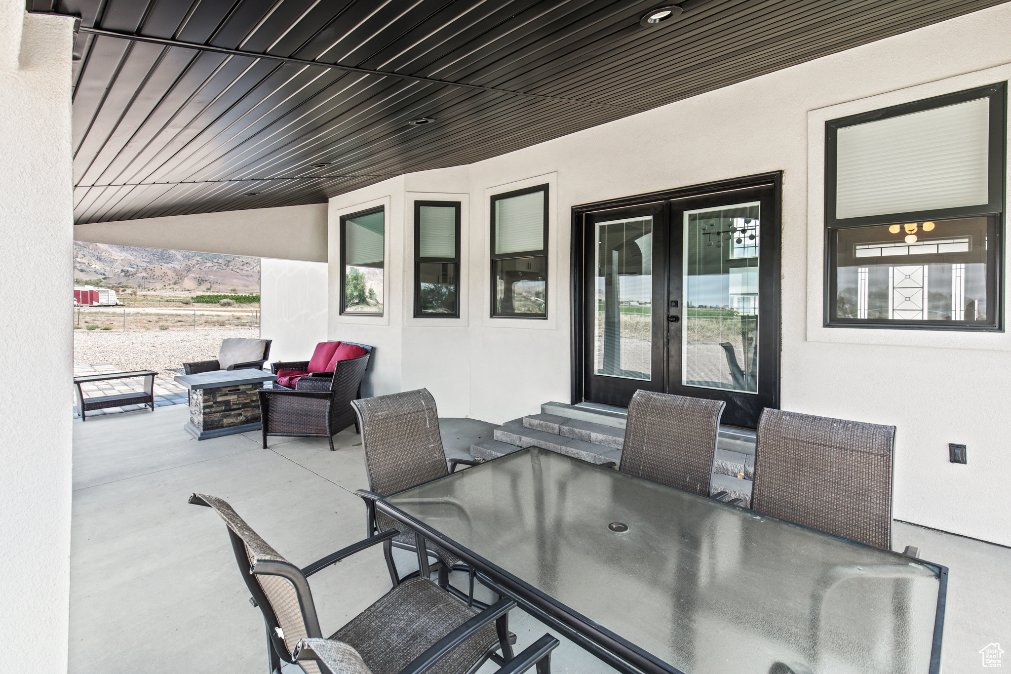 324 W LIZS WAY