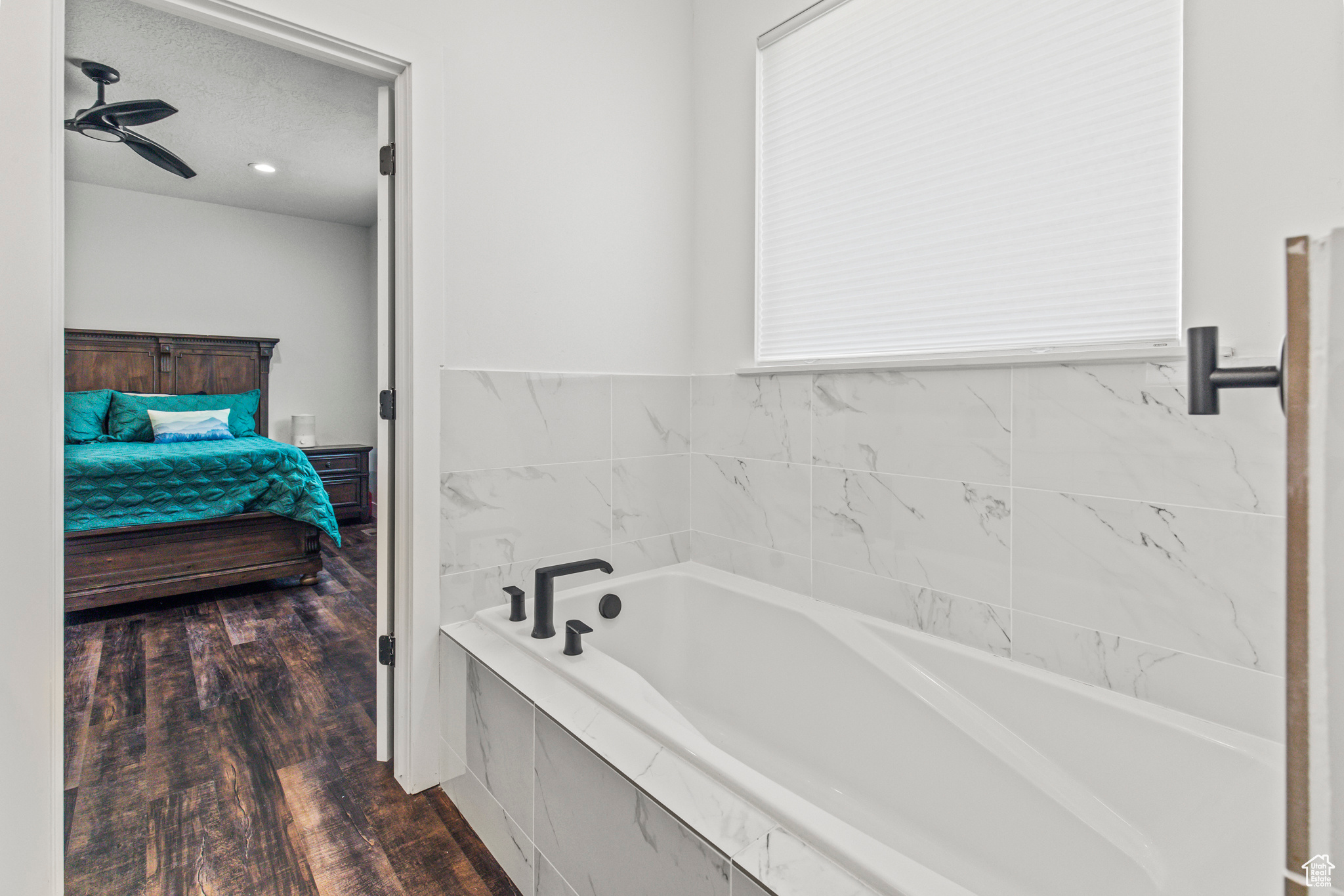 324 W LIZS WAY
