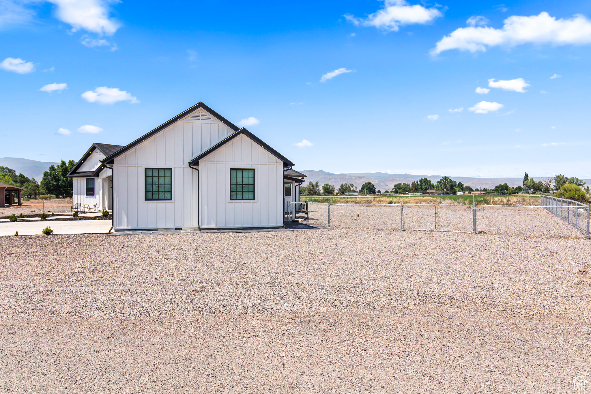 324 W LIZS WAY