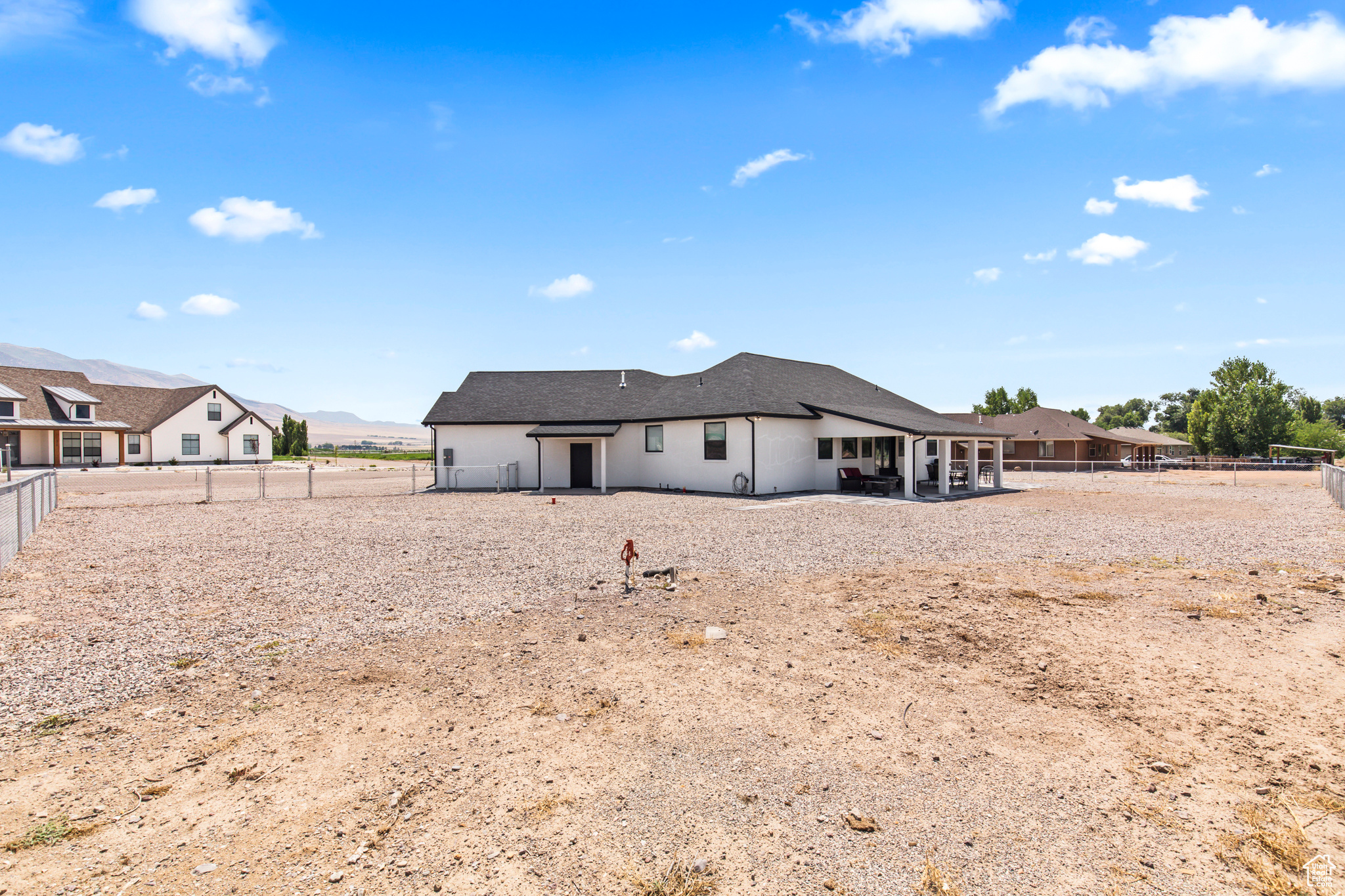 324 W LIZS WAY
