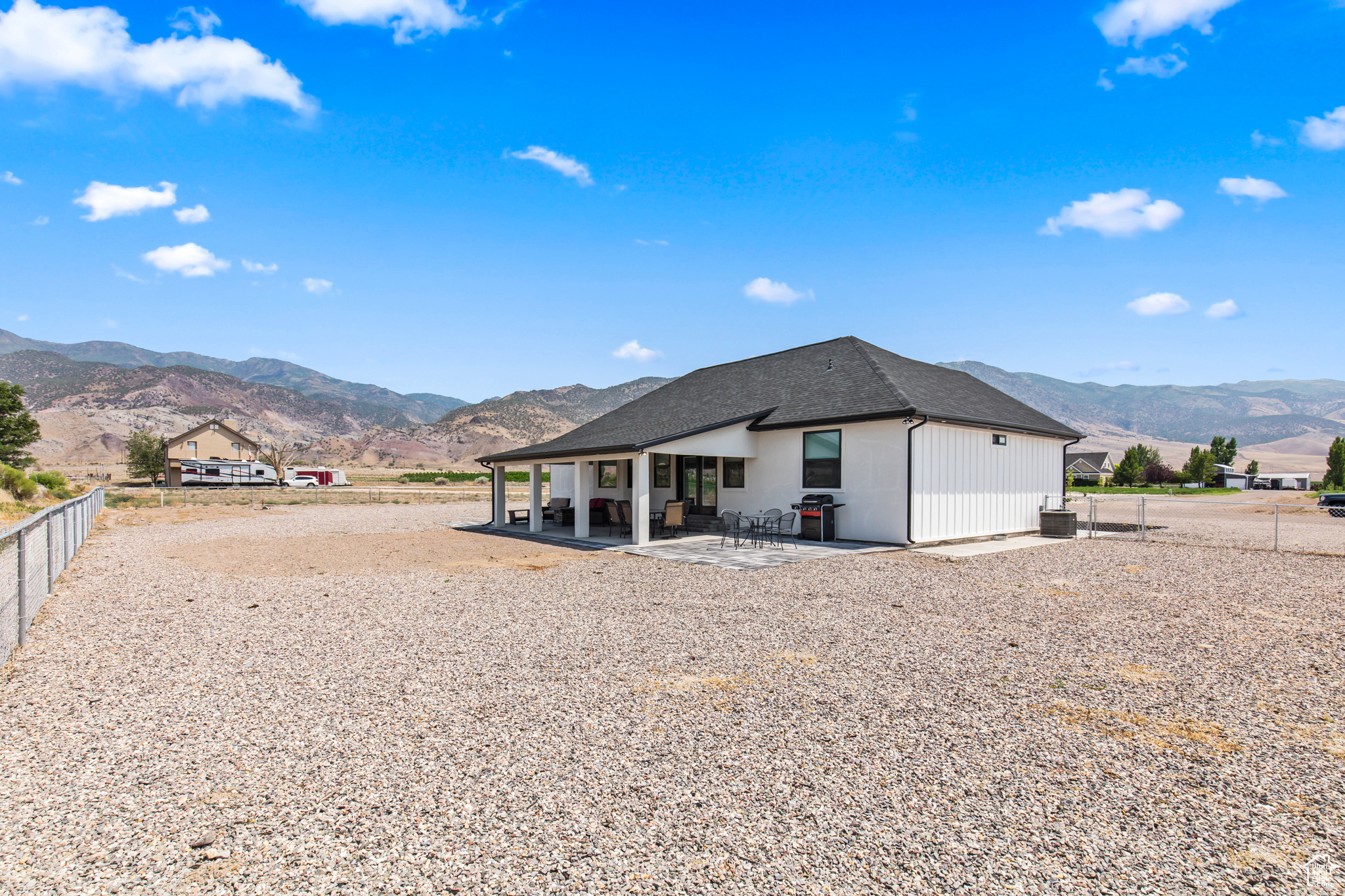 324 W LIZS WAY