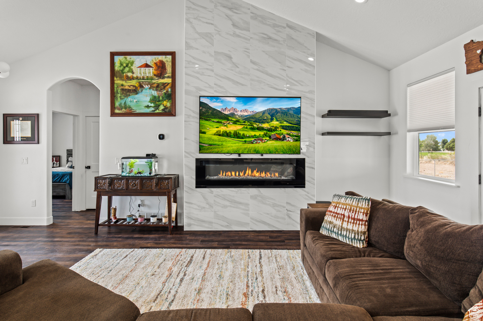 324 W LIZS WAY