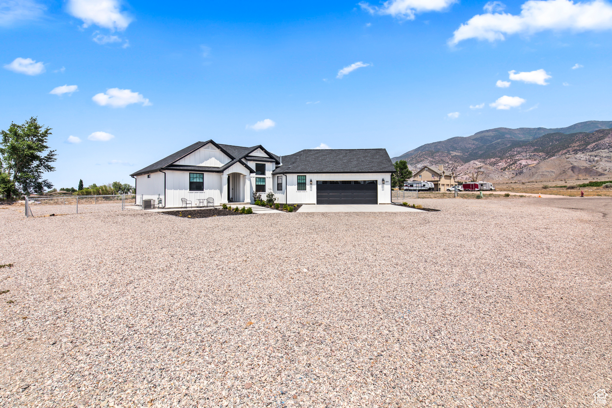 324 W LIZS WAY