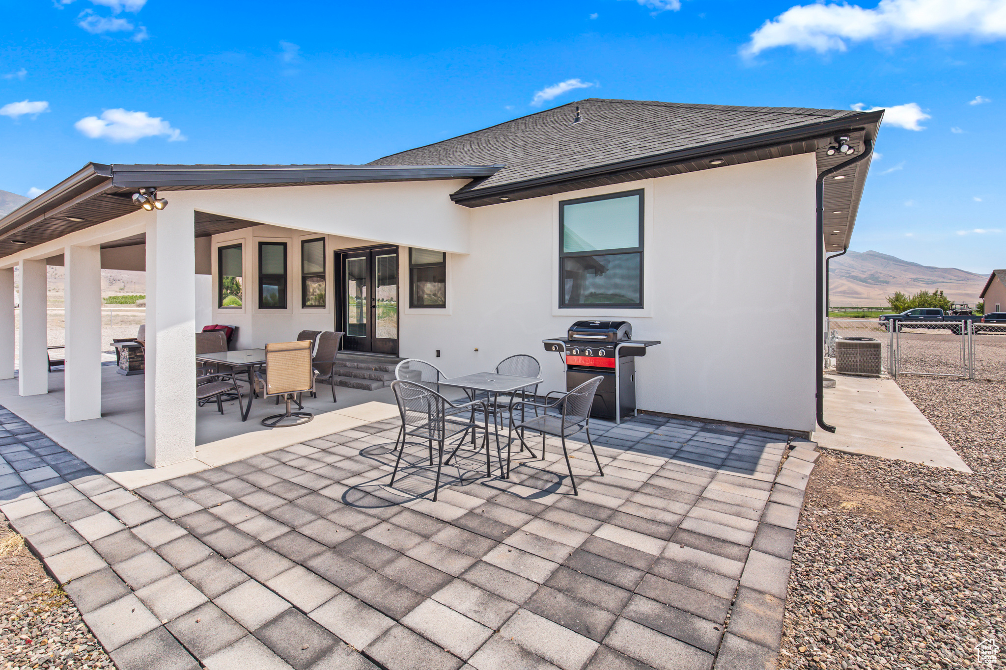 324 W LIZS WAY