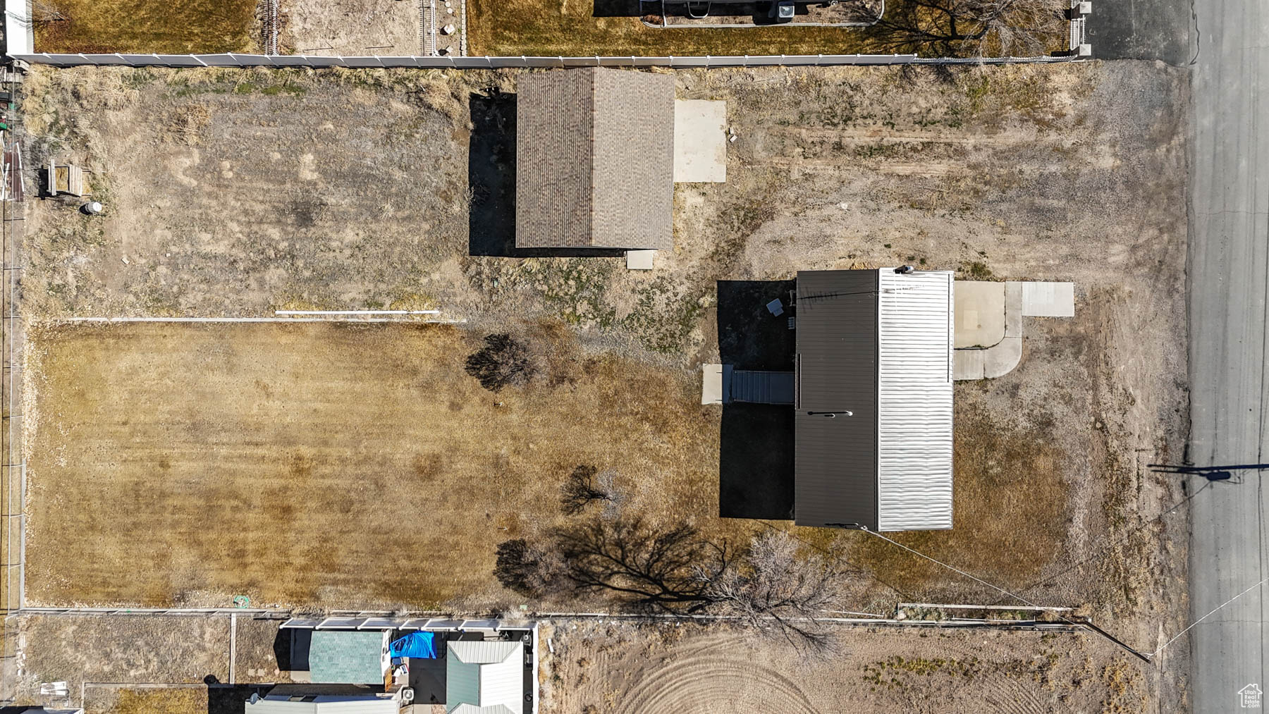 160 W MAIN ST