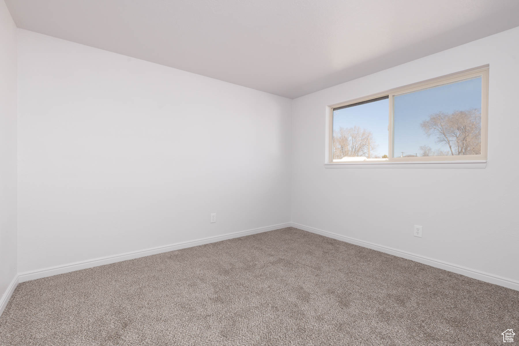 160 W MAIN ST