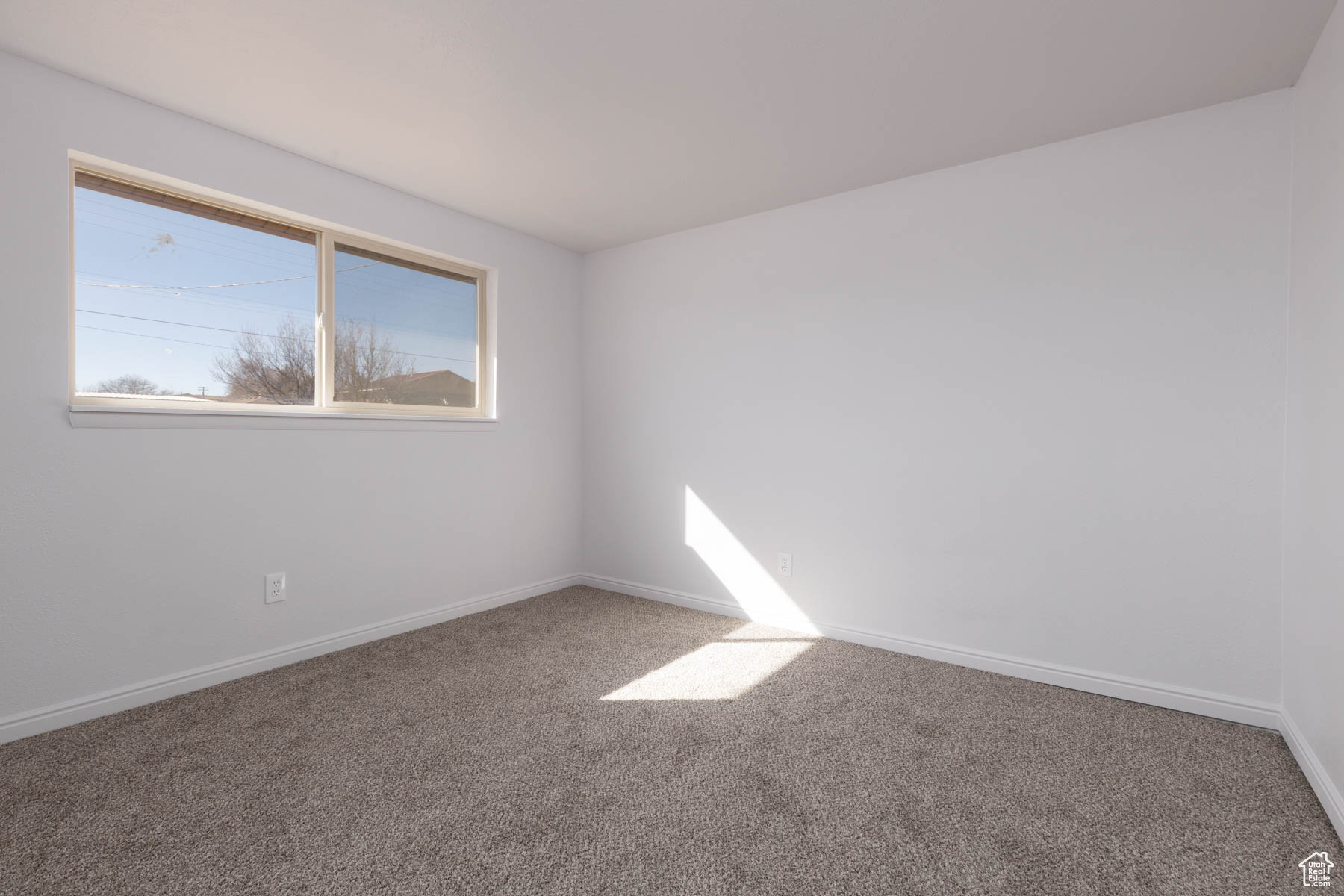 160 W MAIN ST