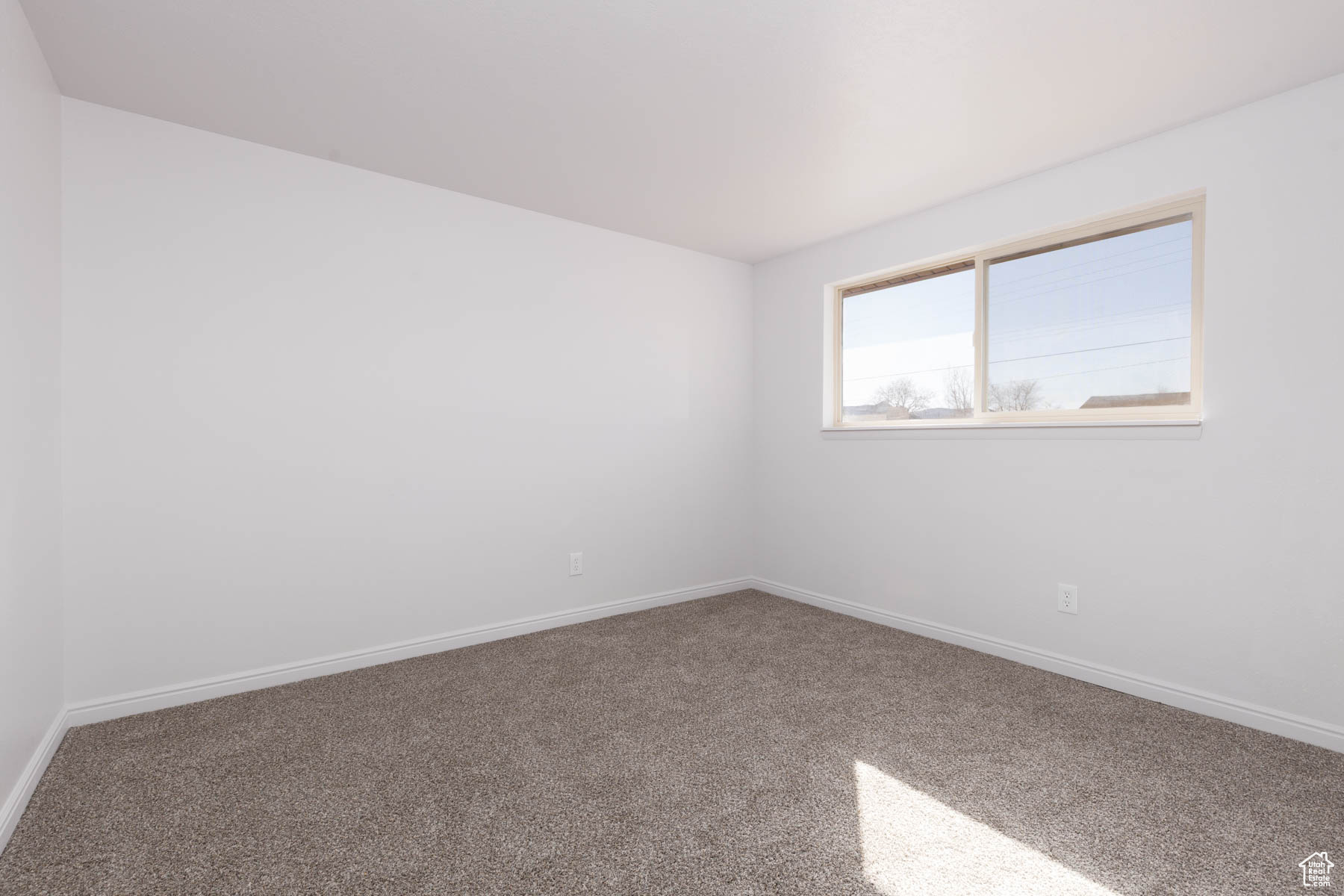 160 W MAIN ST