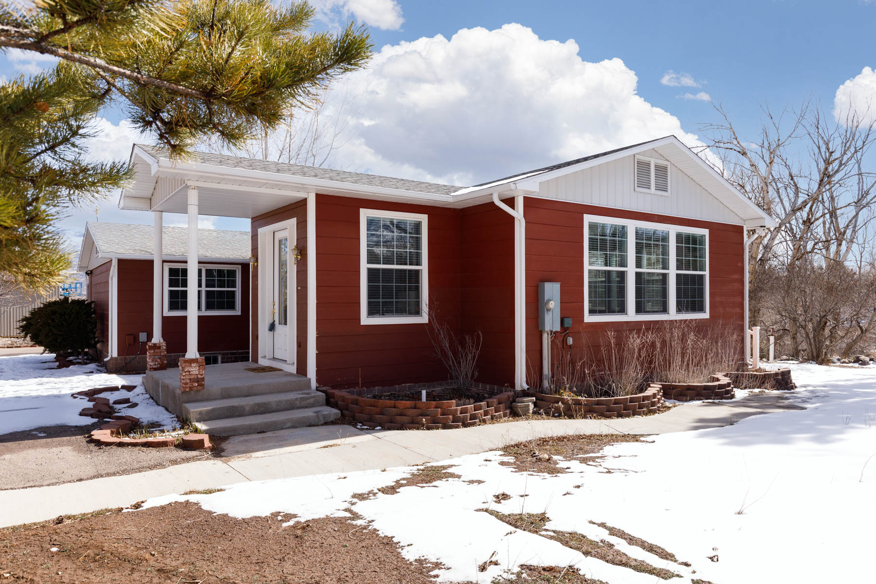 1395 S BULLION RD
