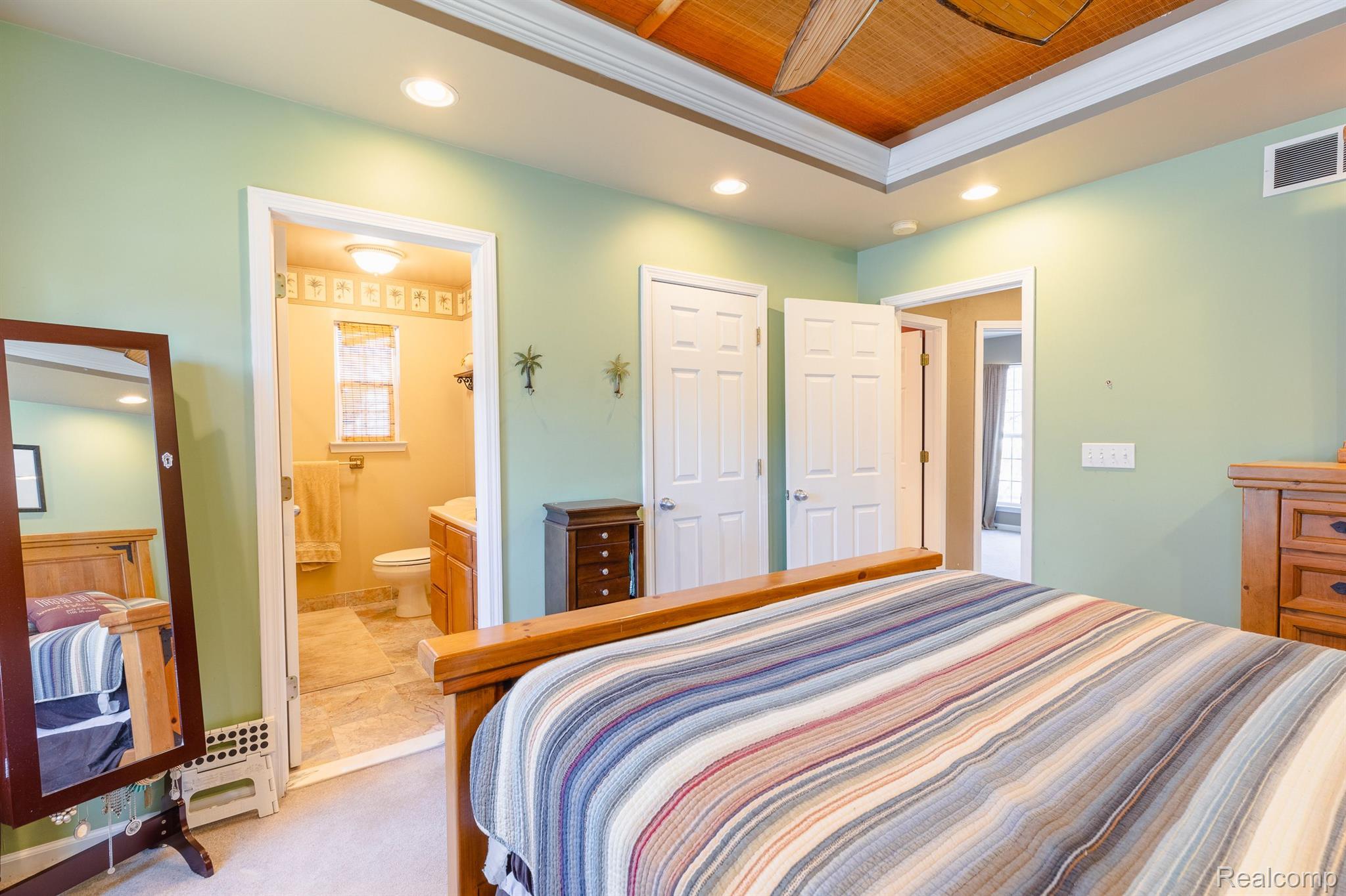9021 LINCOLN Drive