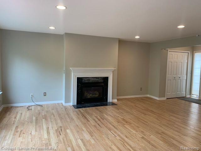 605 JAMES Circle