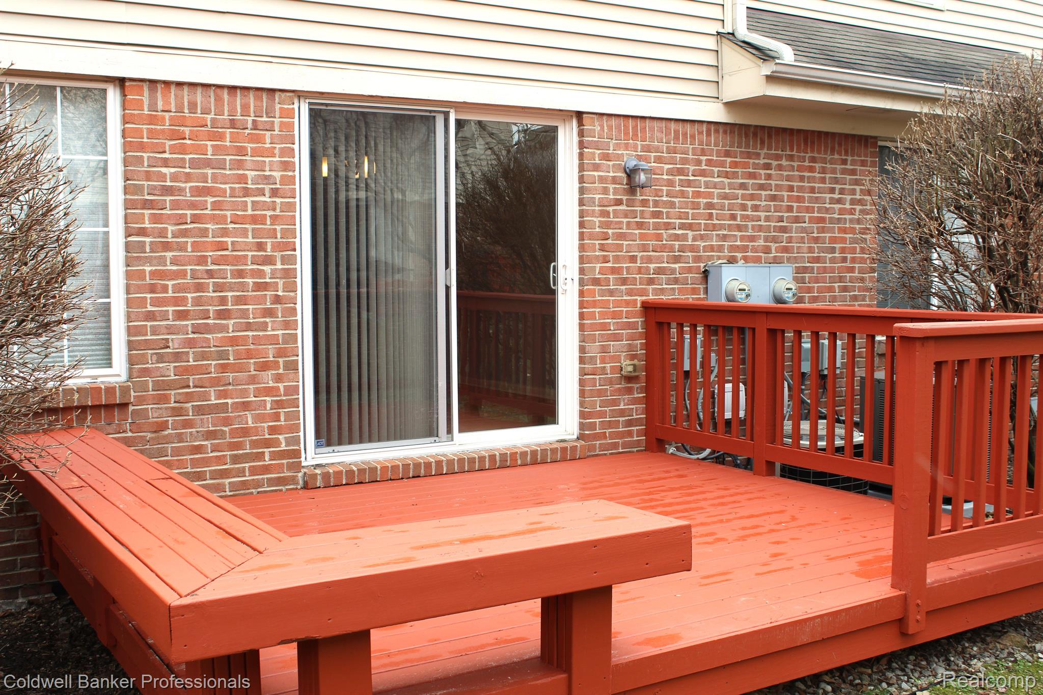 605 JAMES Circle