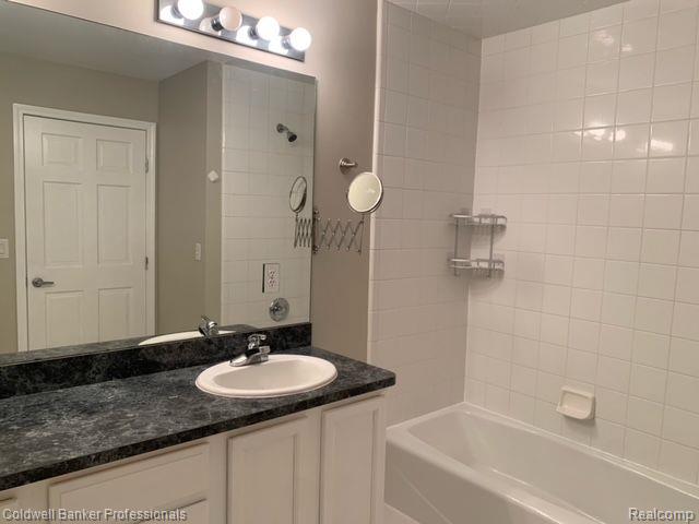 605 JAMES Circle