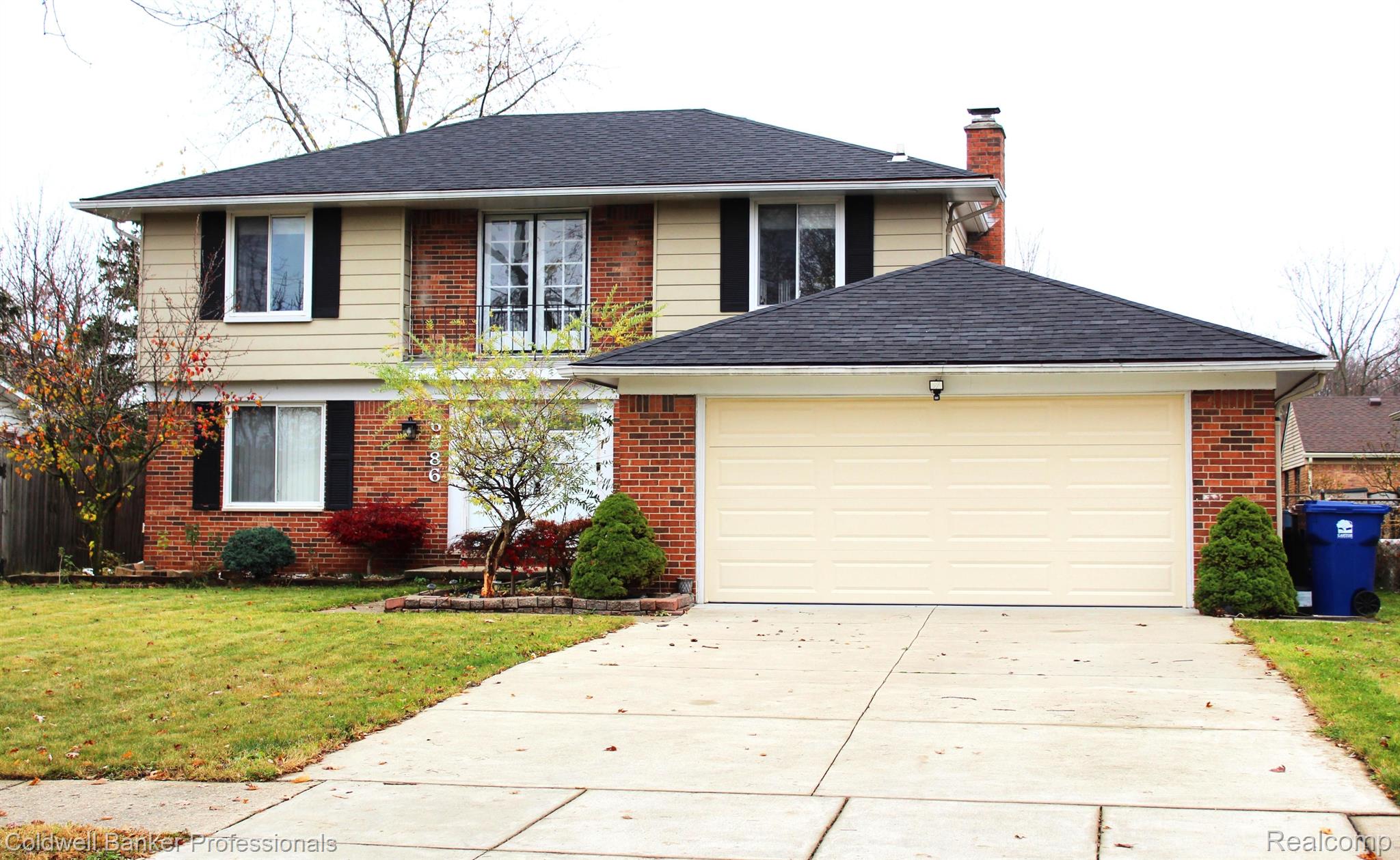 6586 CARRIAGE HILLS Drive