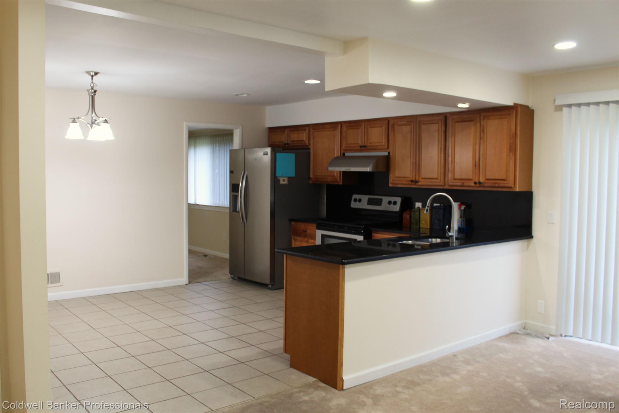 6586 CARRIAGE HILLS Drive