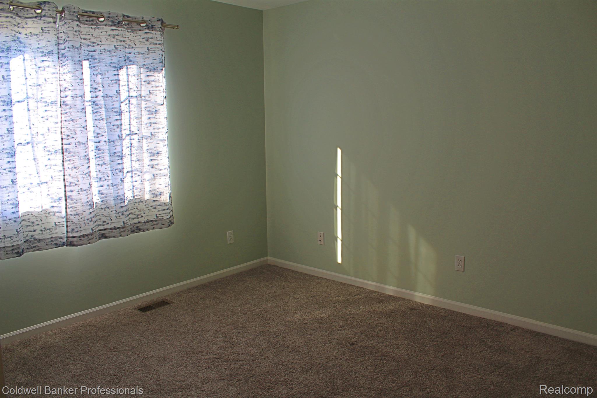 1047 WILDWOOD Lane