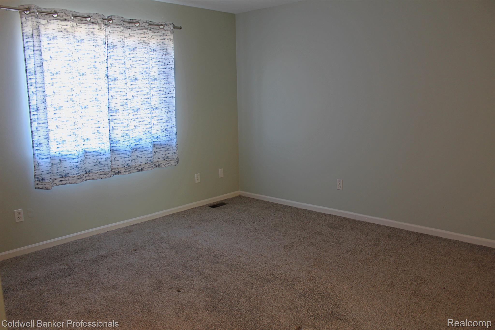 1047 WILDWOOD Lane