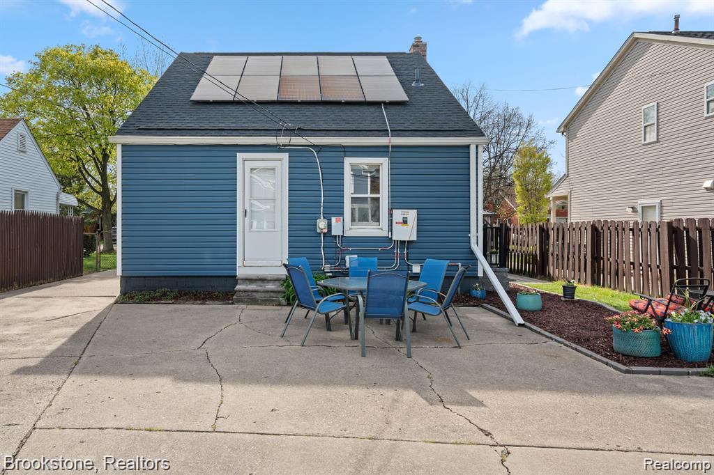 909 Hoffman Avenue