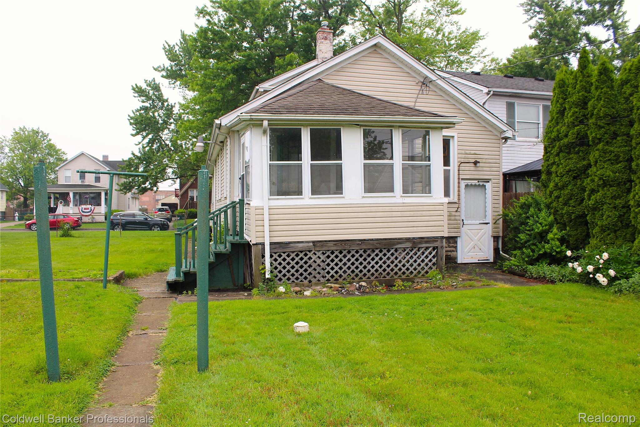 656 Pine Street