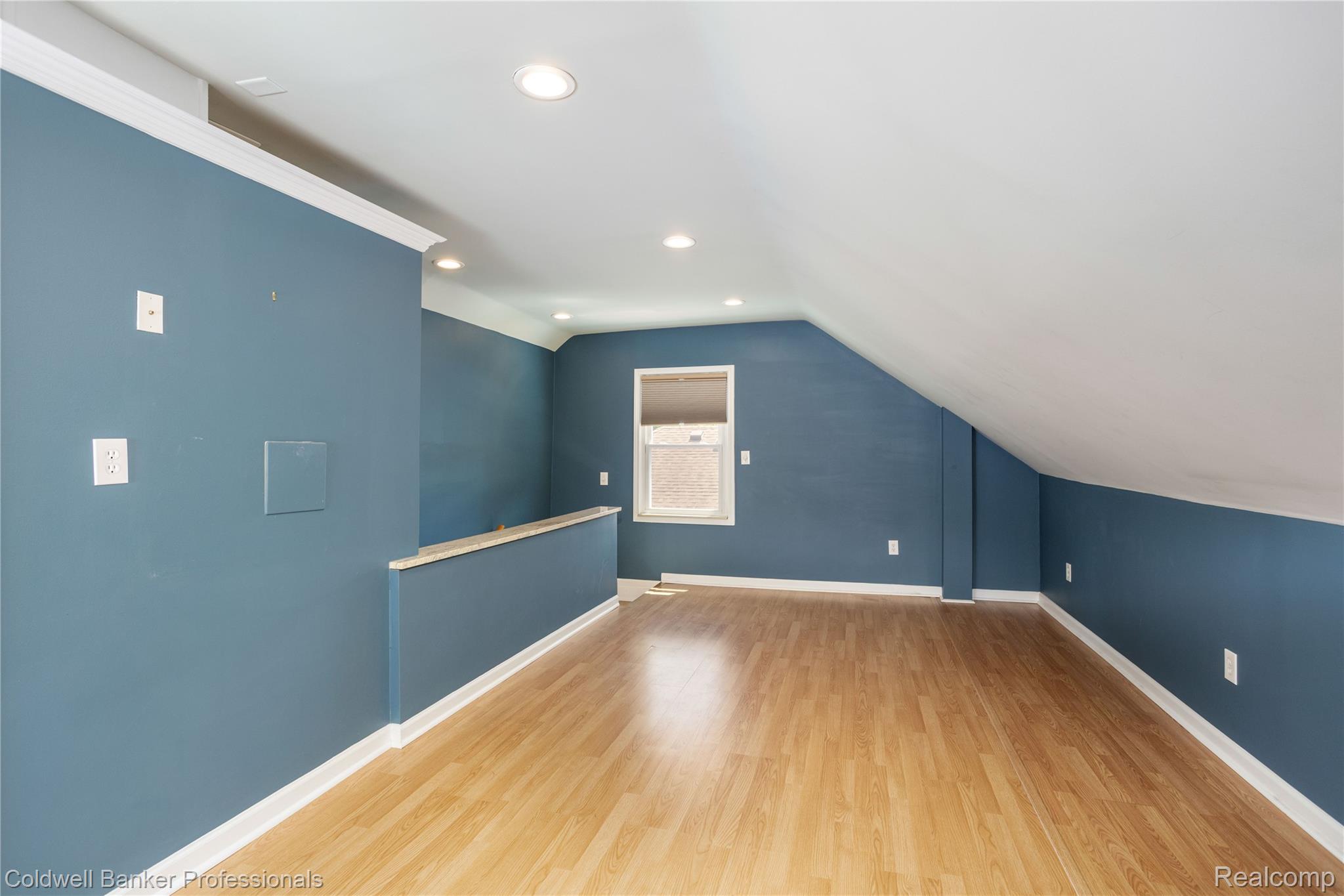 909 Hoffman Avenue