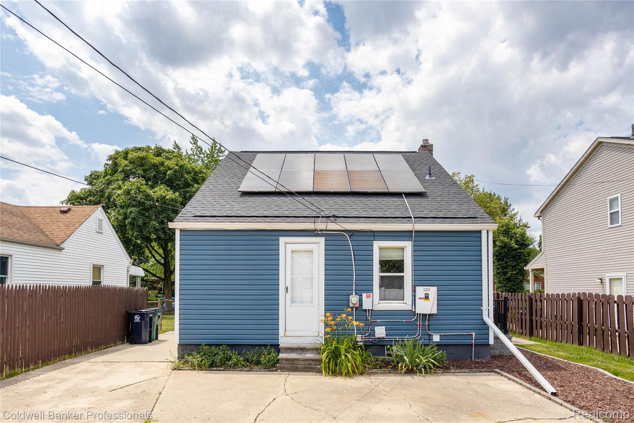 909 Hoffman Avenue