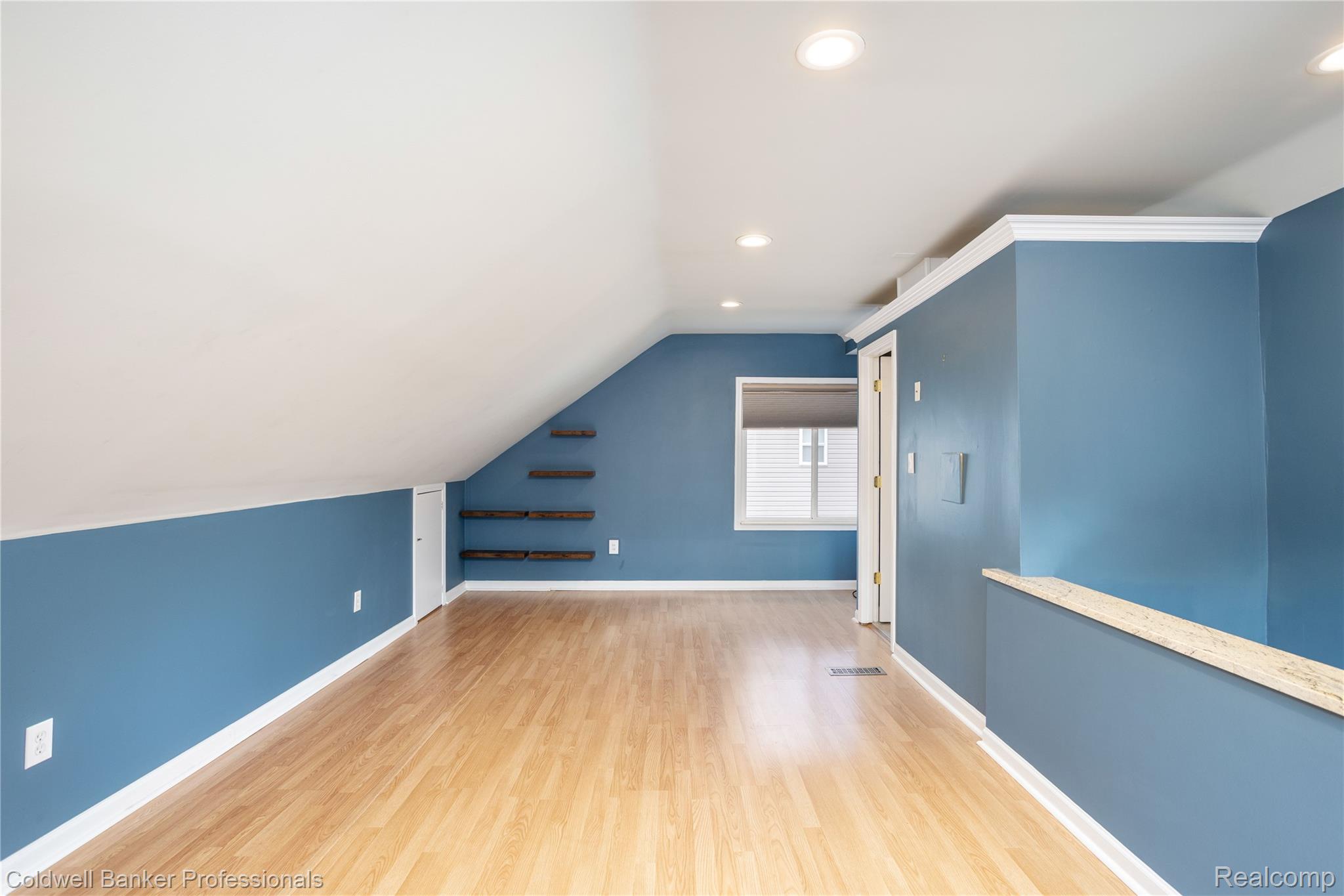 909 Hoffman Avenue
