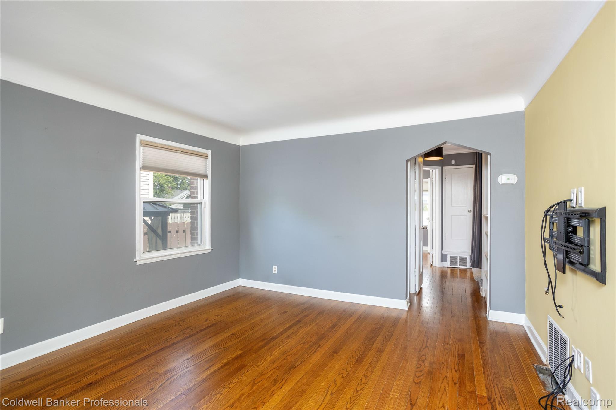 909 Hoffman Avenue