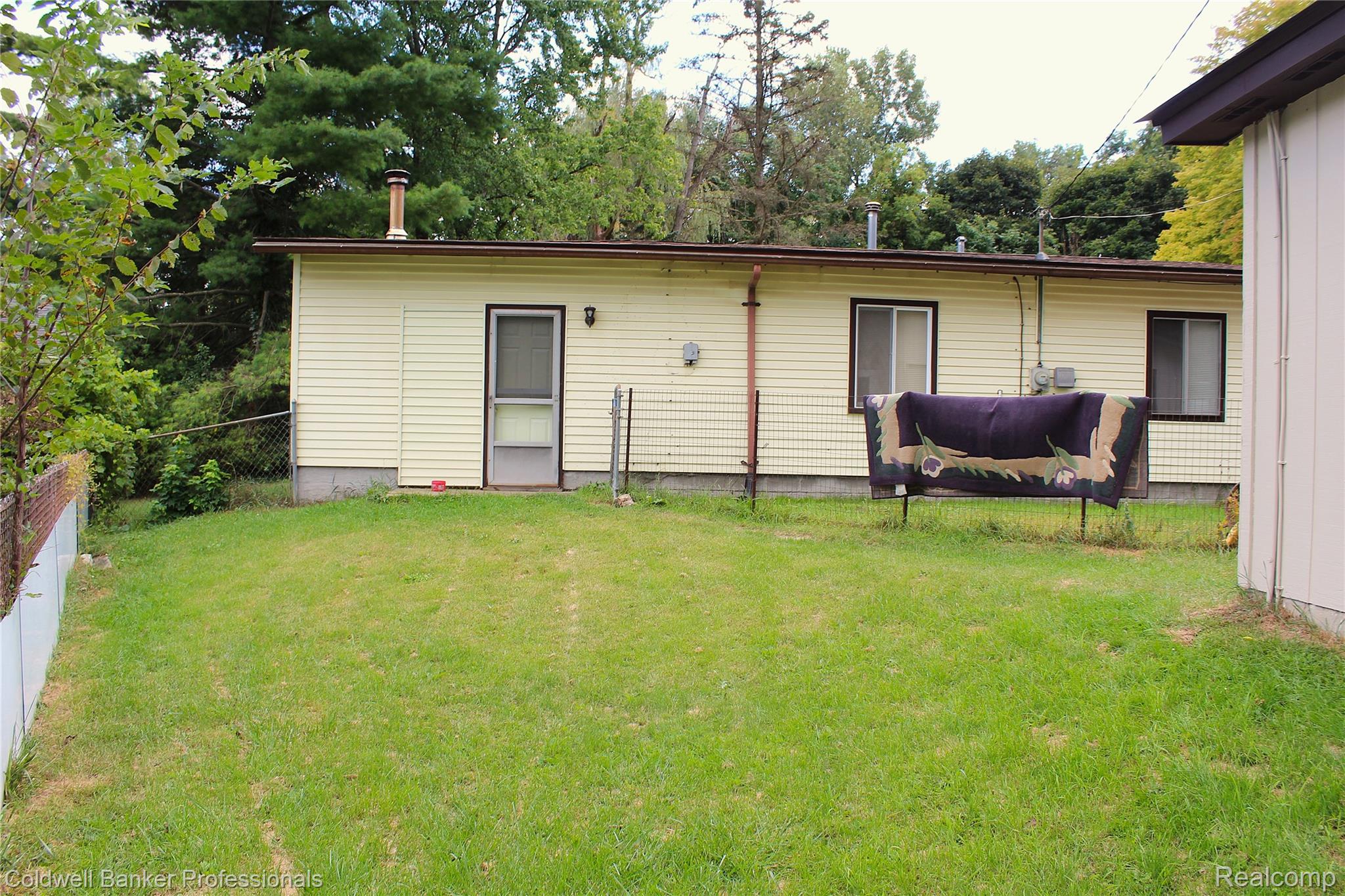 10593 9 Mile Road