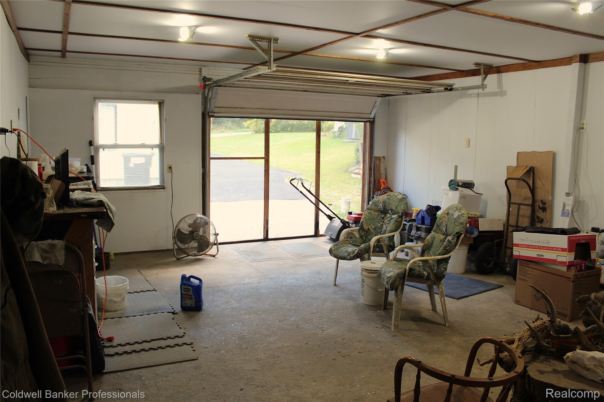 10593 9 Mile Road