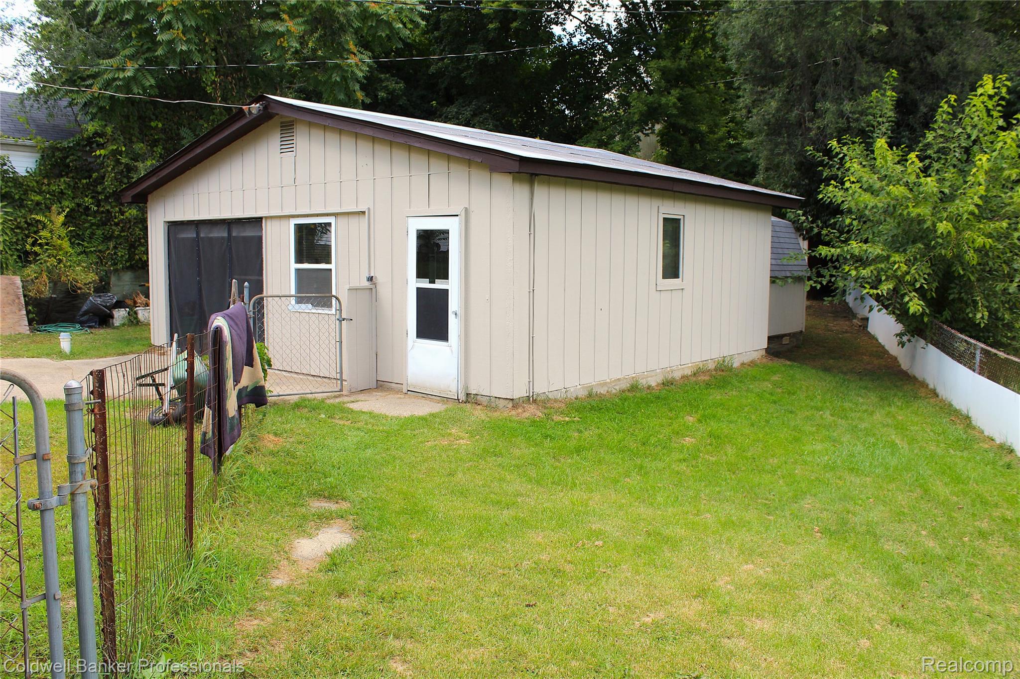 10593 9 Mile Road