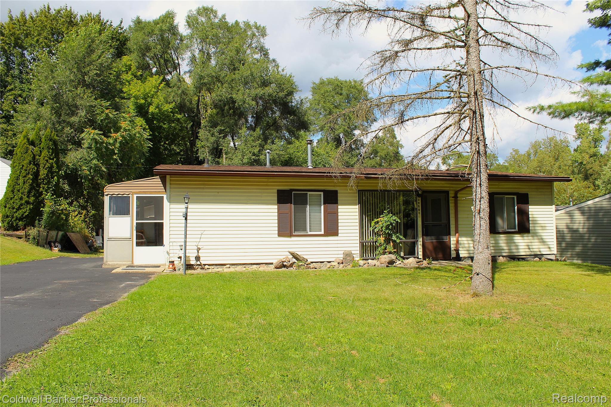 10593 9 Mile Road