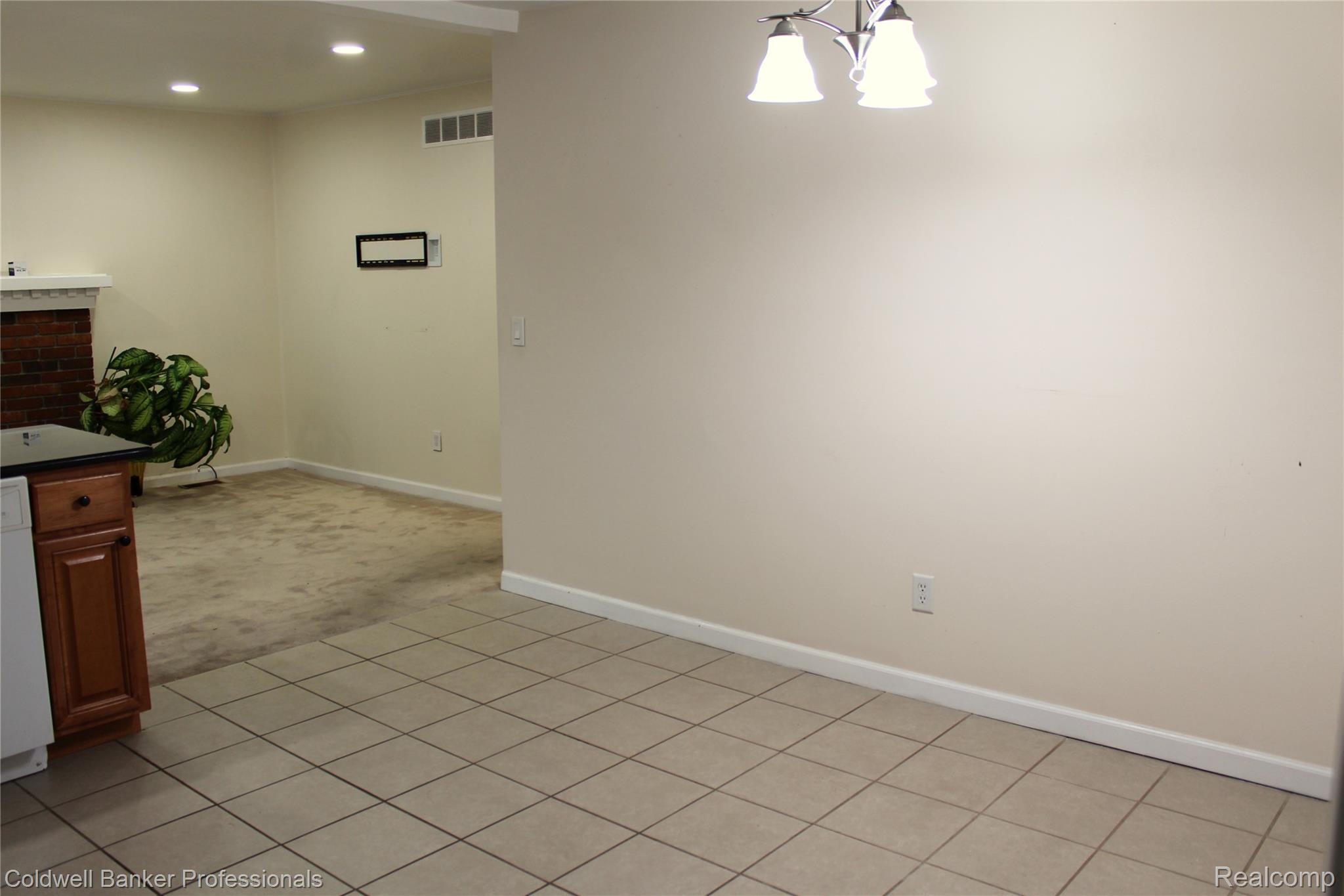6586 CARRIAGE HILLS Drive