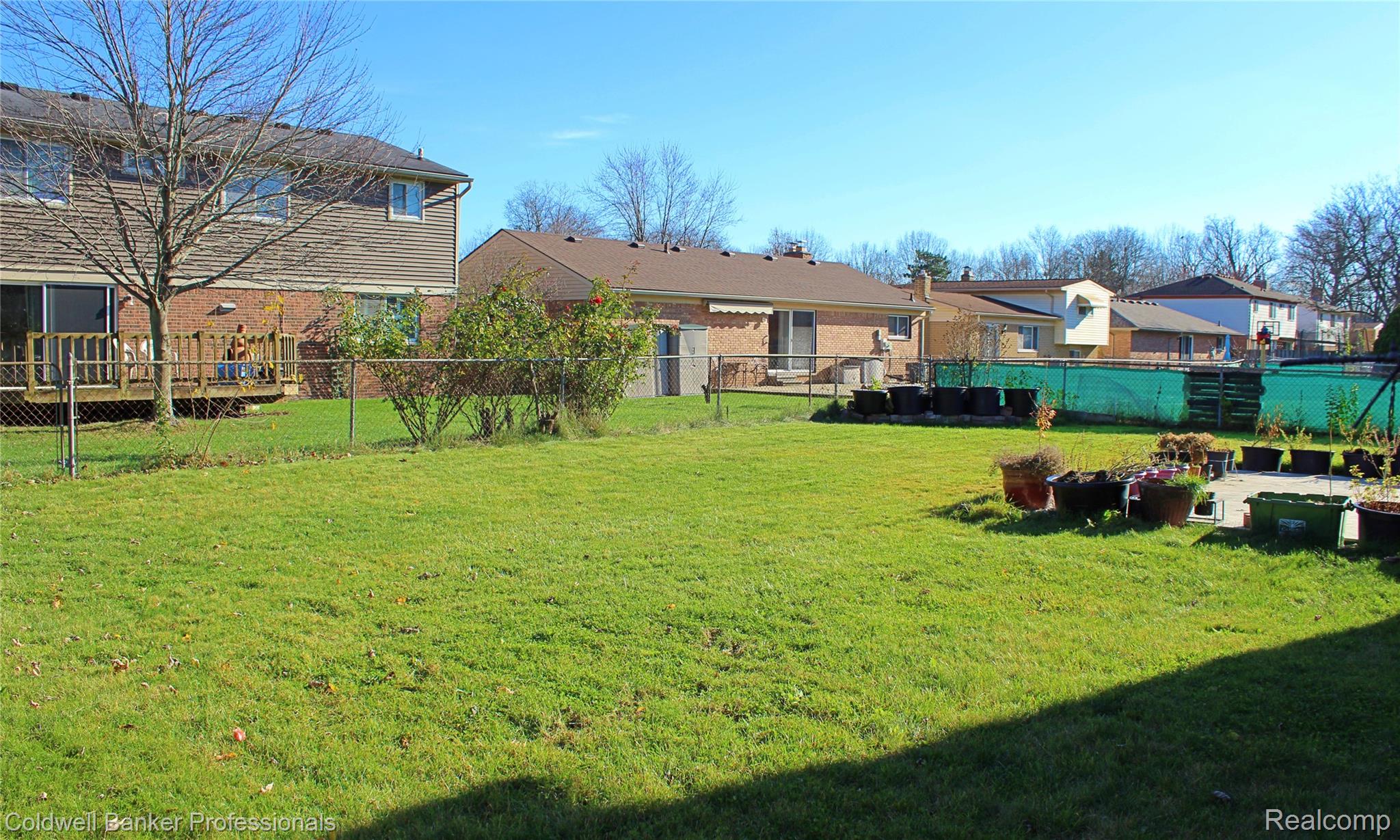 6586 CARRIAGE HILLS Drive