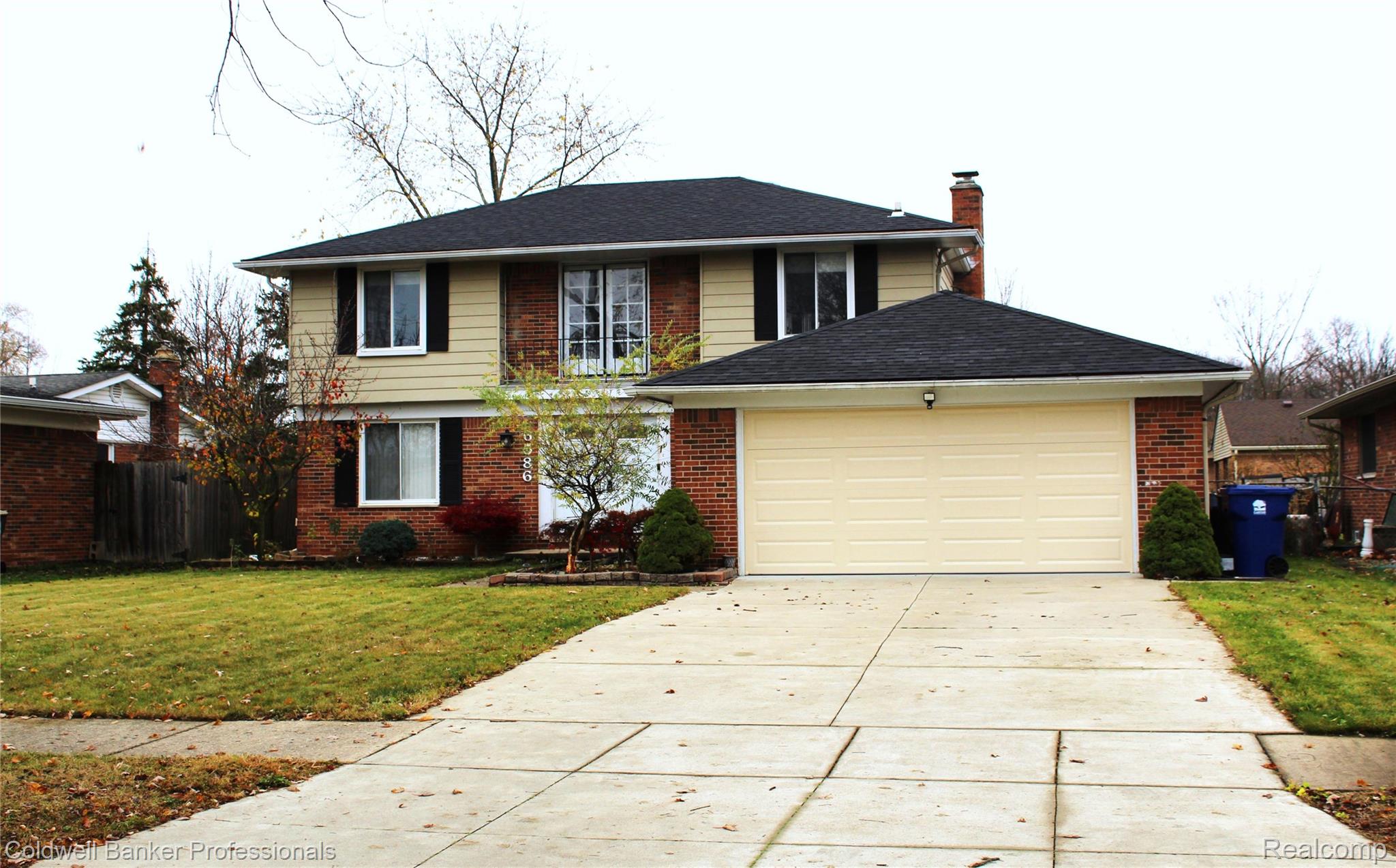 6586 CARRIAGE HILLS Drive