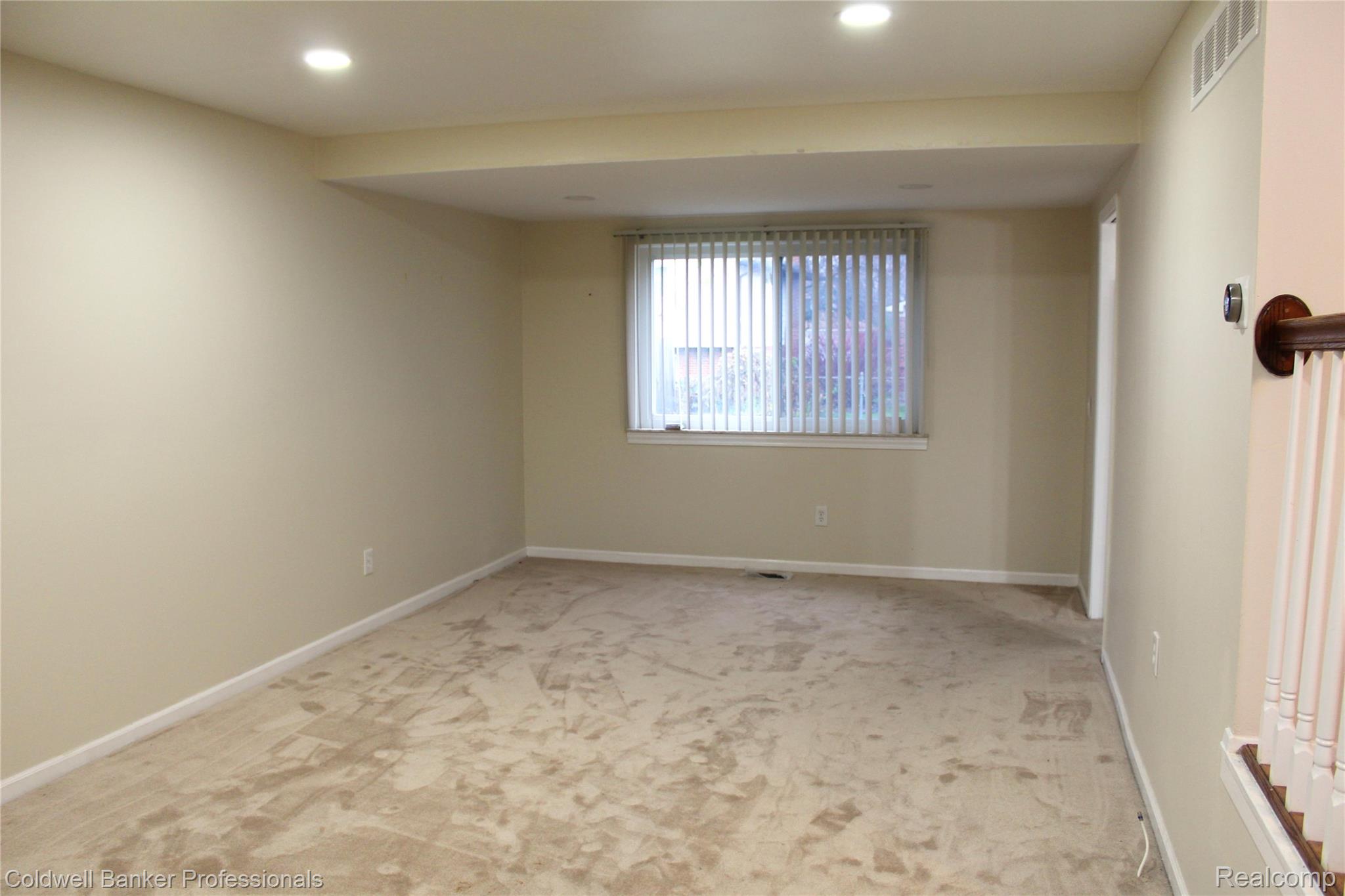 6586 CARRIAGE HILLS Drive