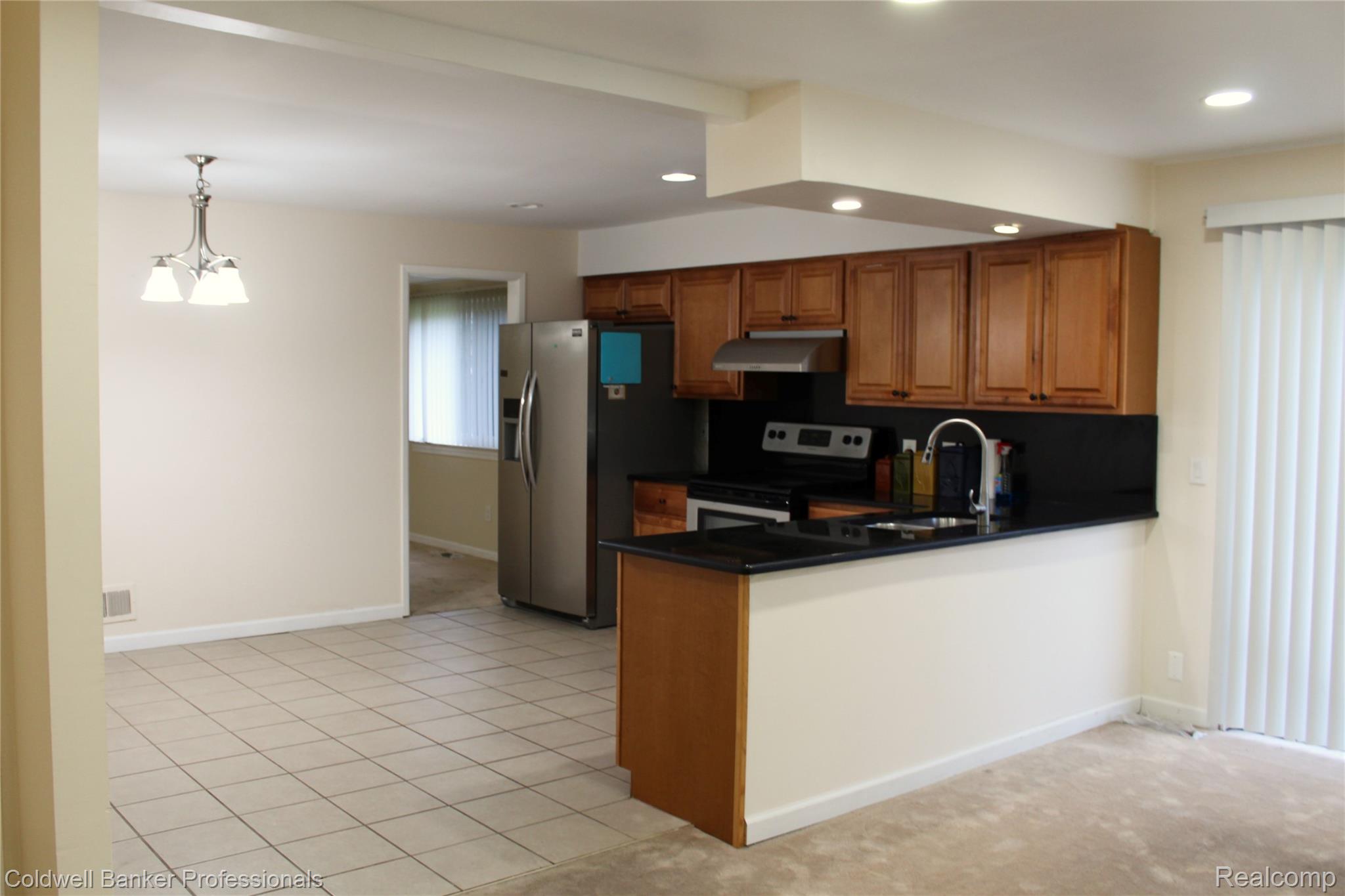 6586 CARRIAGE HILLS Drive