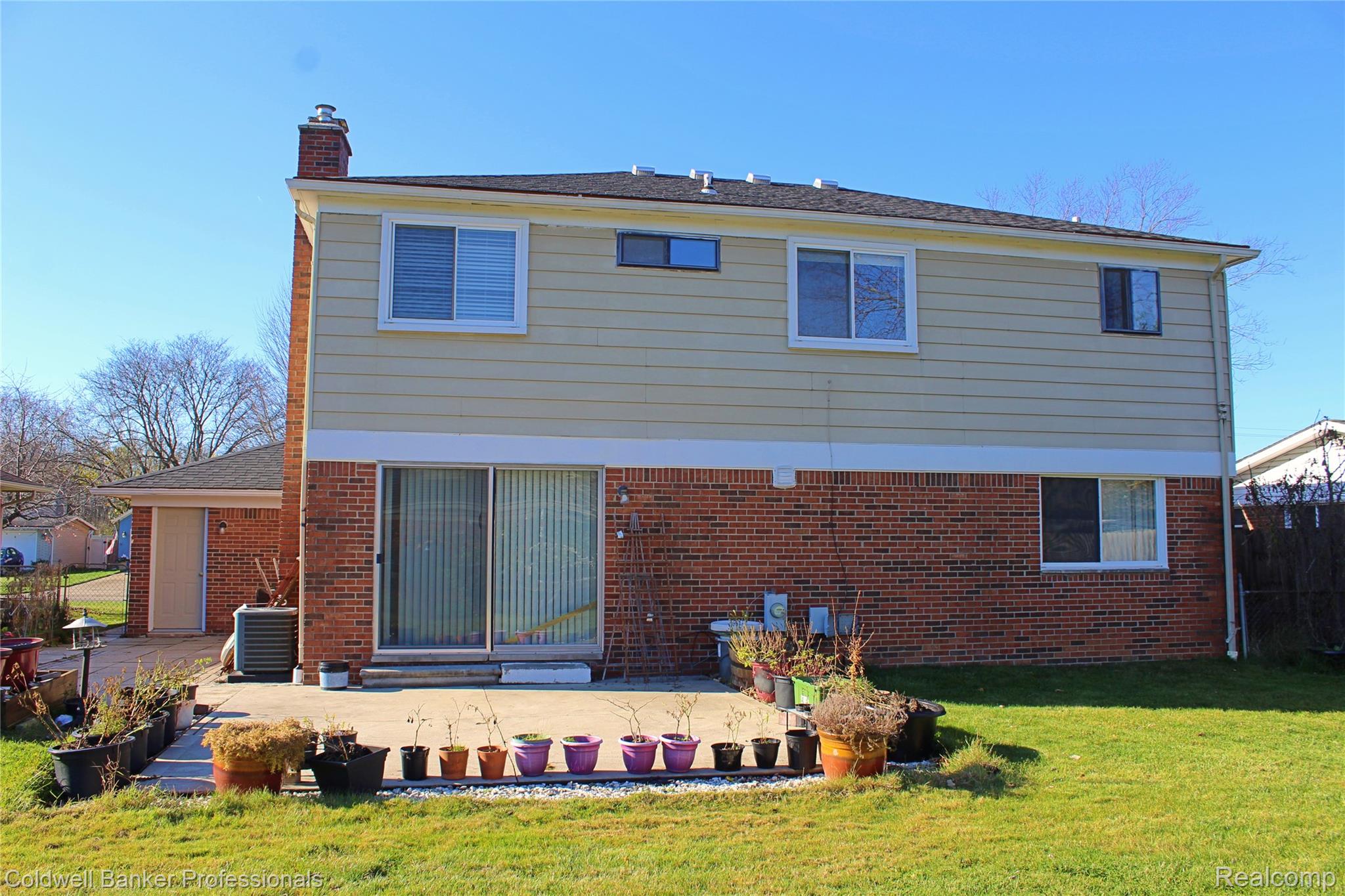 6586 CARRIAGE HILLS Drive