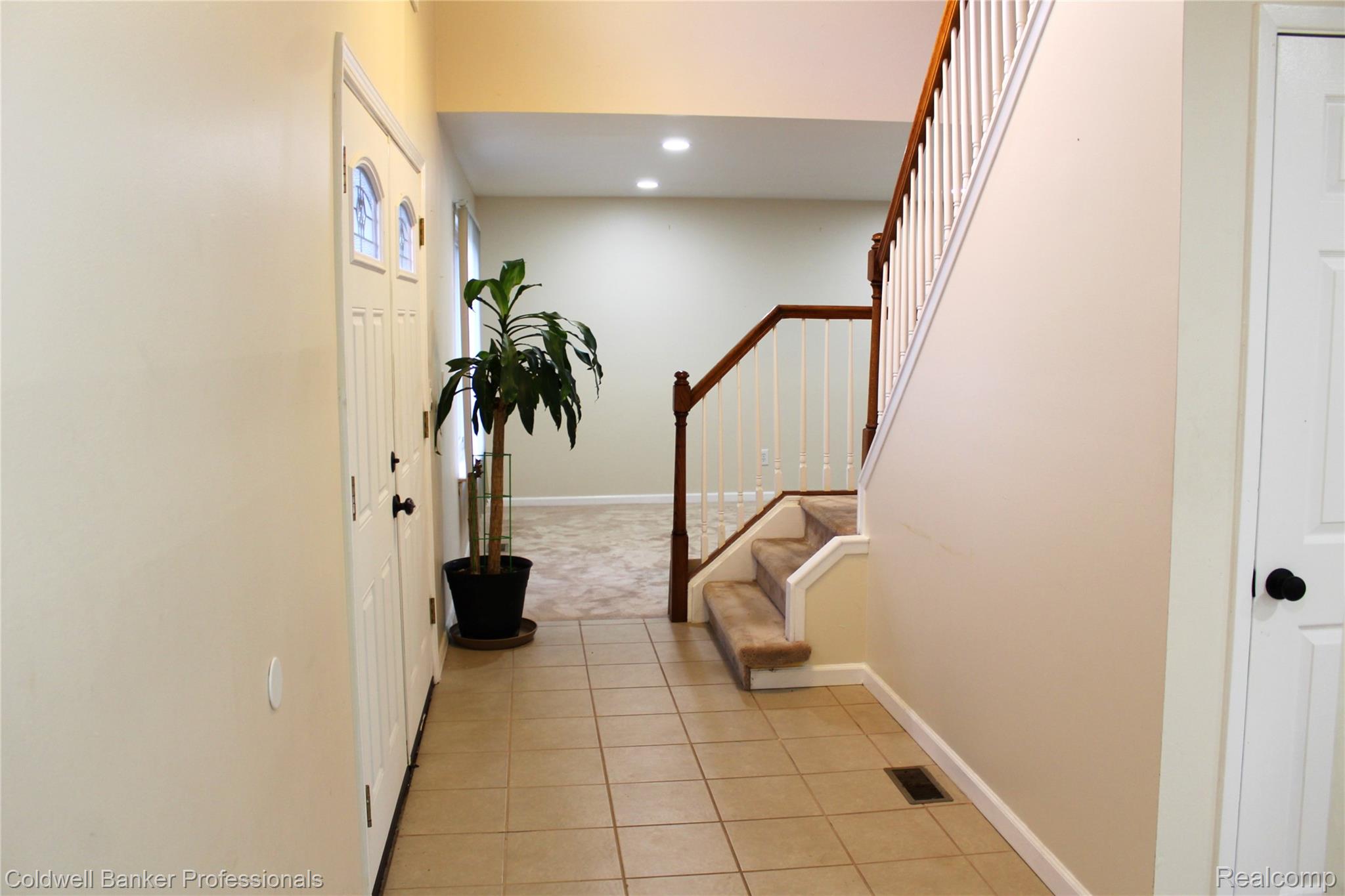 6586 CARRIAGE HILLS Drive