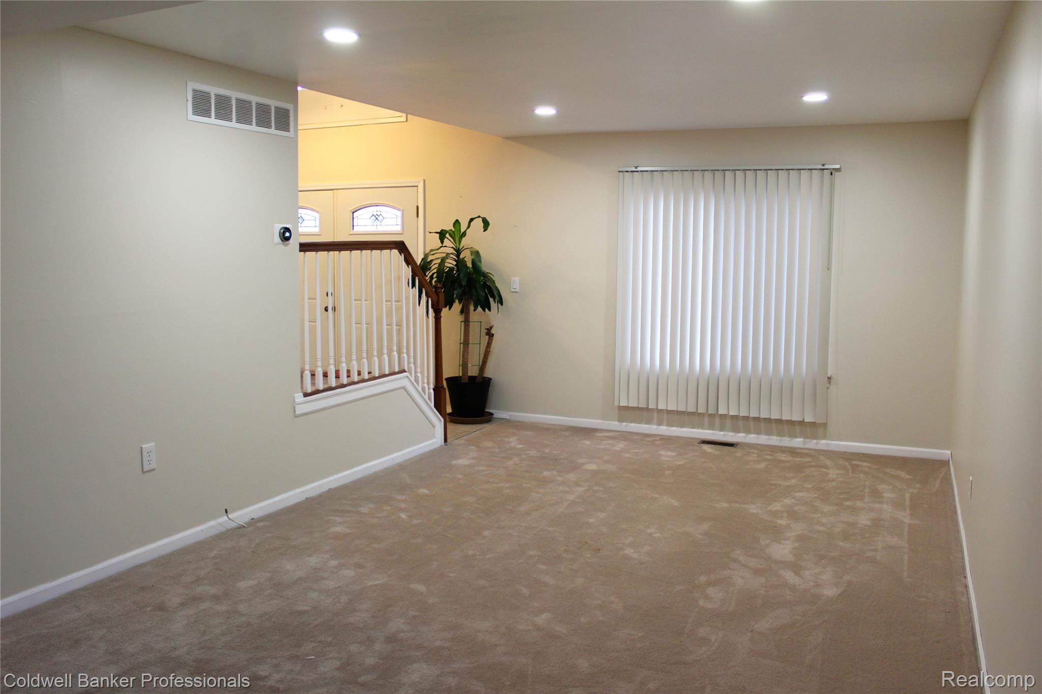 6586 CARRIAGE HILLS Drive