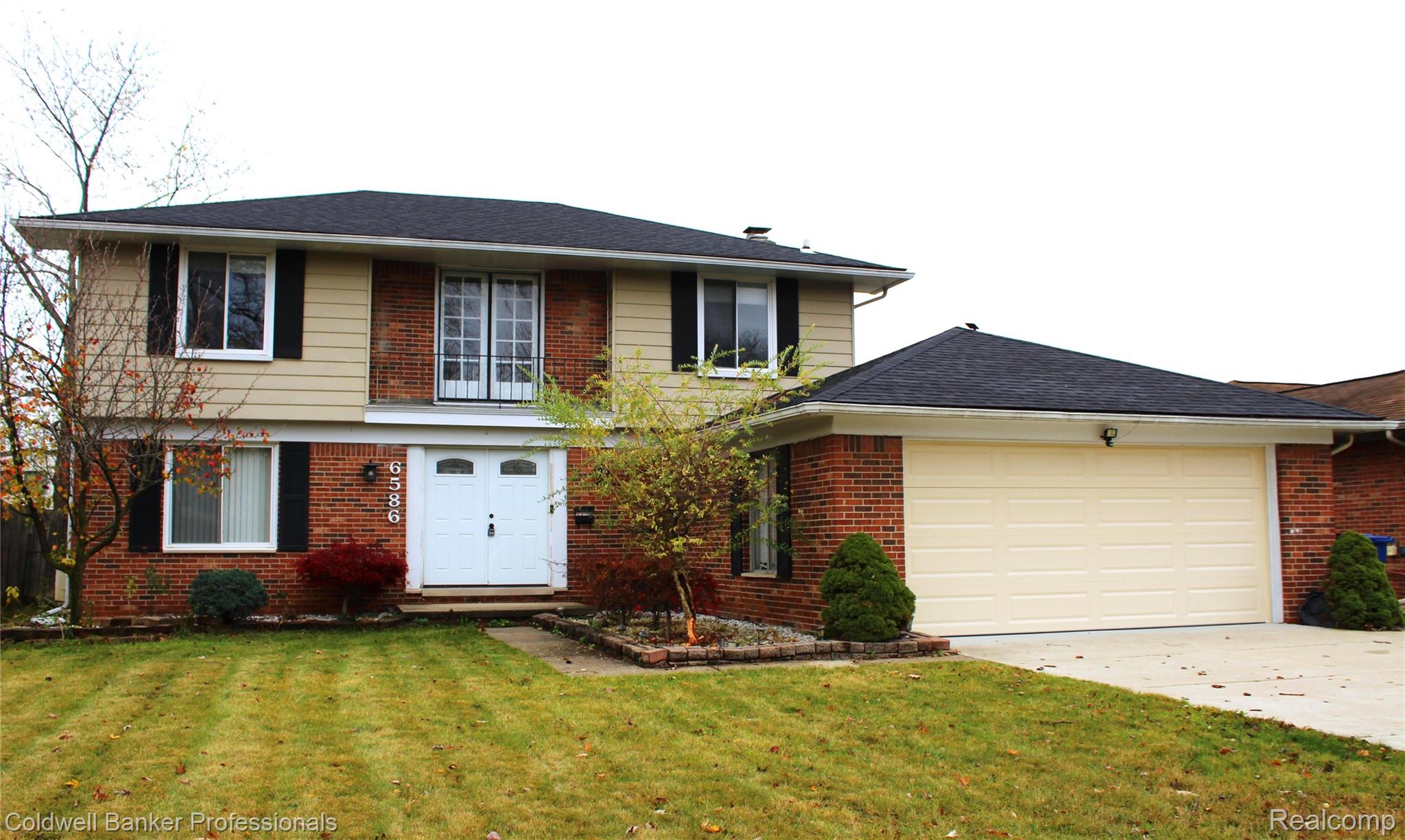 6586 CARRIAGE HILLS Drive