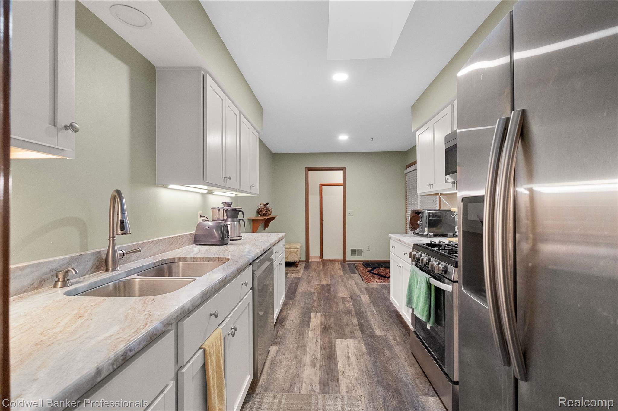 14098 Meadow Hill Lane