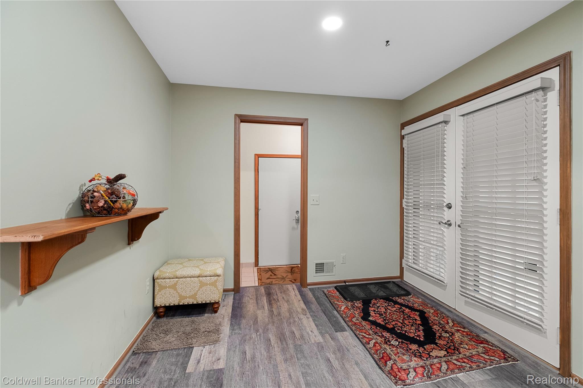 14098 Meadow Hill Lane